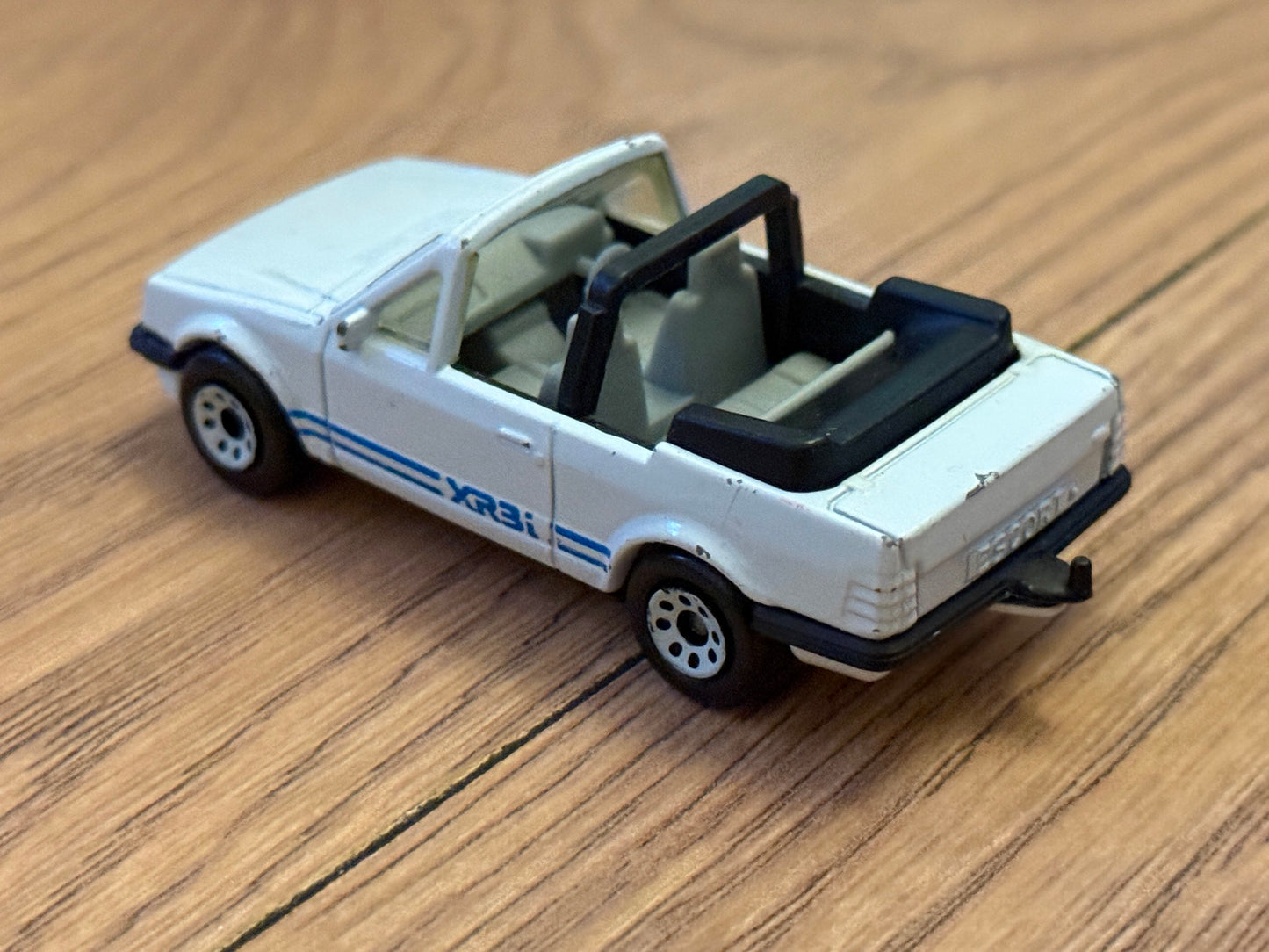 Matchbox Diecast Car - Ford Escort Cabriolet 1985