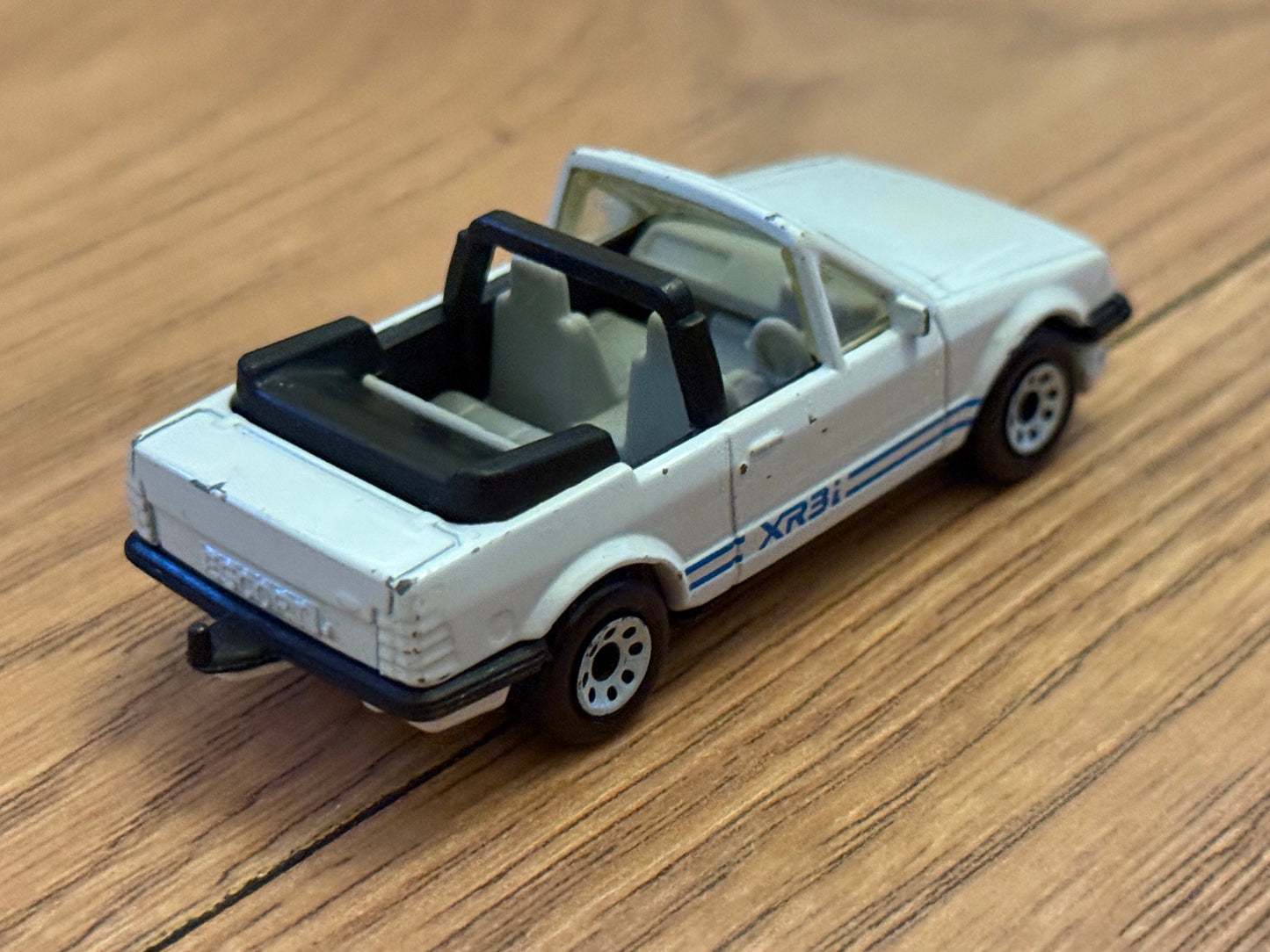 Matchbox Diecast Car - Ford Escort Cabriolet 1985