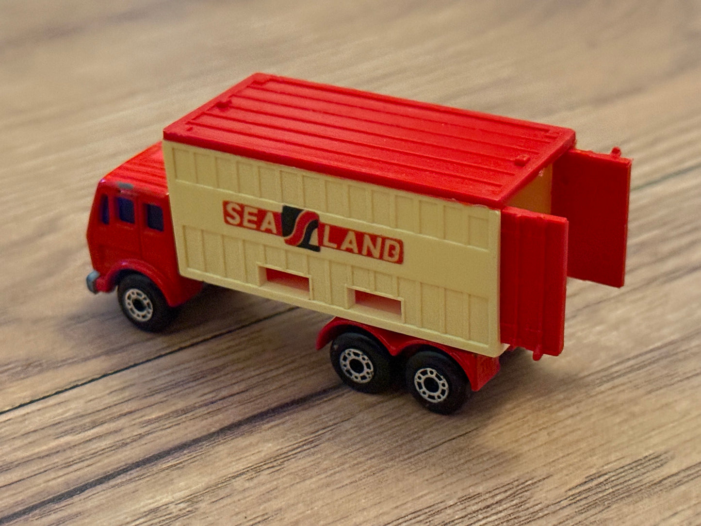 Matchbox Diecast Car - Mercedes Container Truck