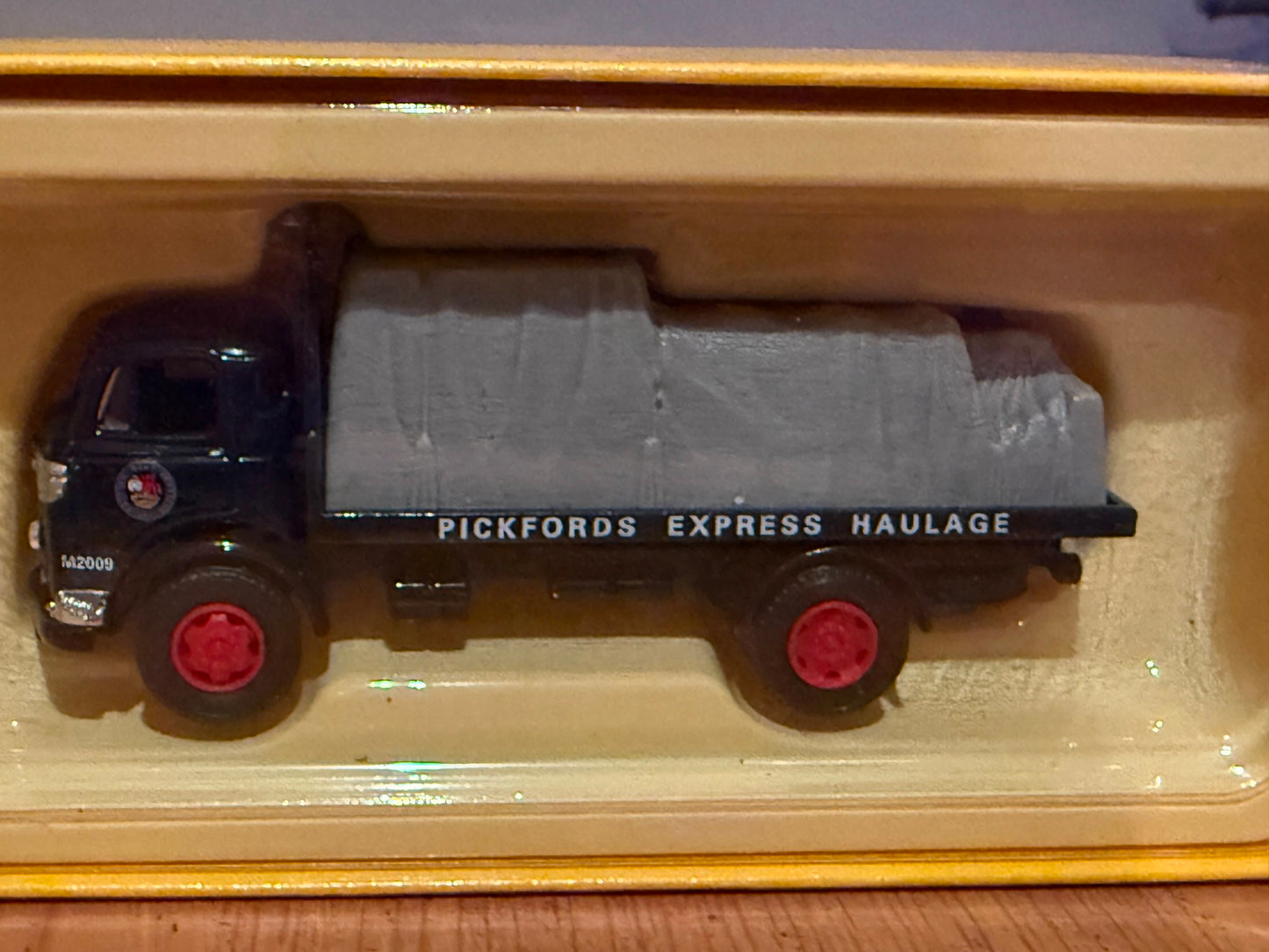 Corgi Vanguards 1:64 Commer Flatbed - Pickfords