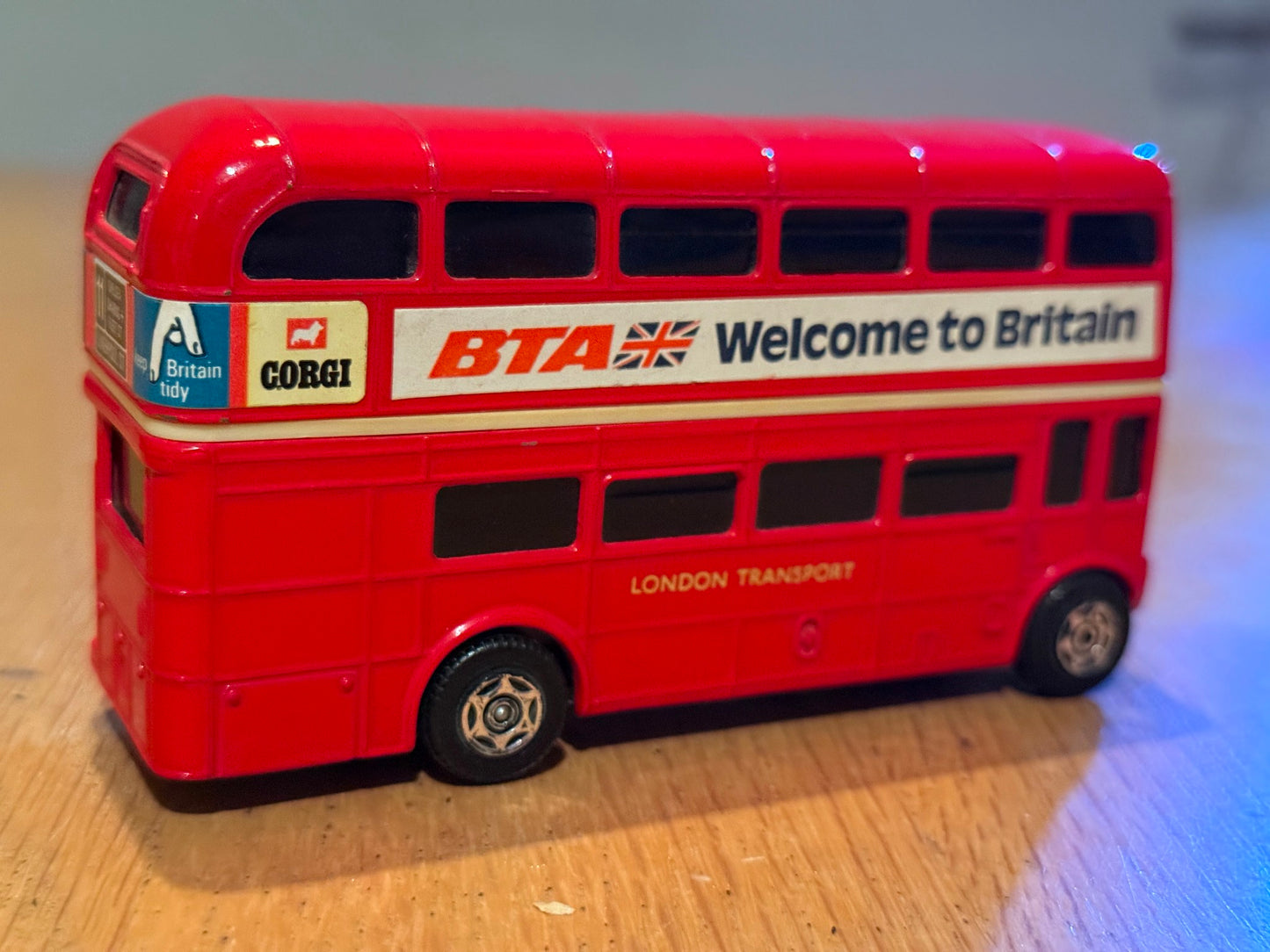 Corgi London Transport Routemaster BTA "Welcome to Britain" with sounds