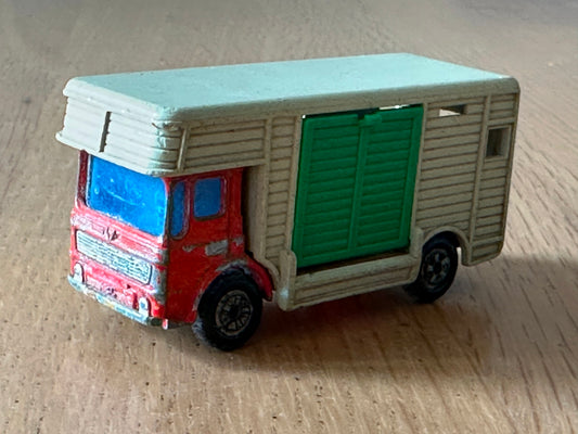 Matchbox Diecast Horsebox No. 17