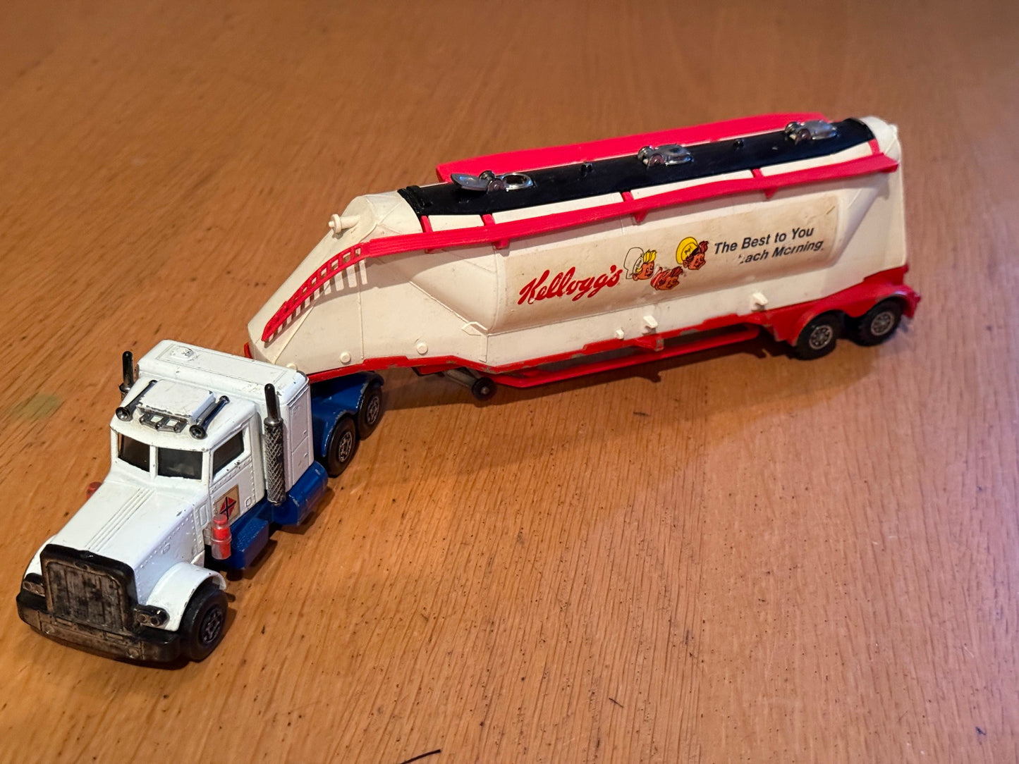 1974 Matchbox Superkings Peterbilt with Trailer form a different tractor