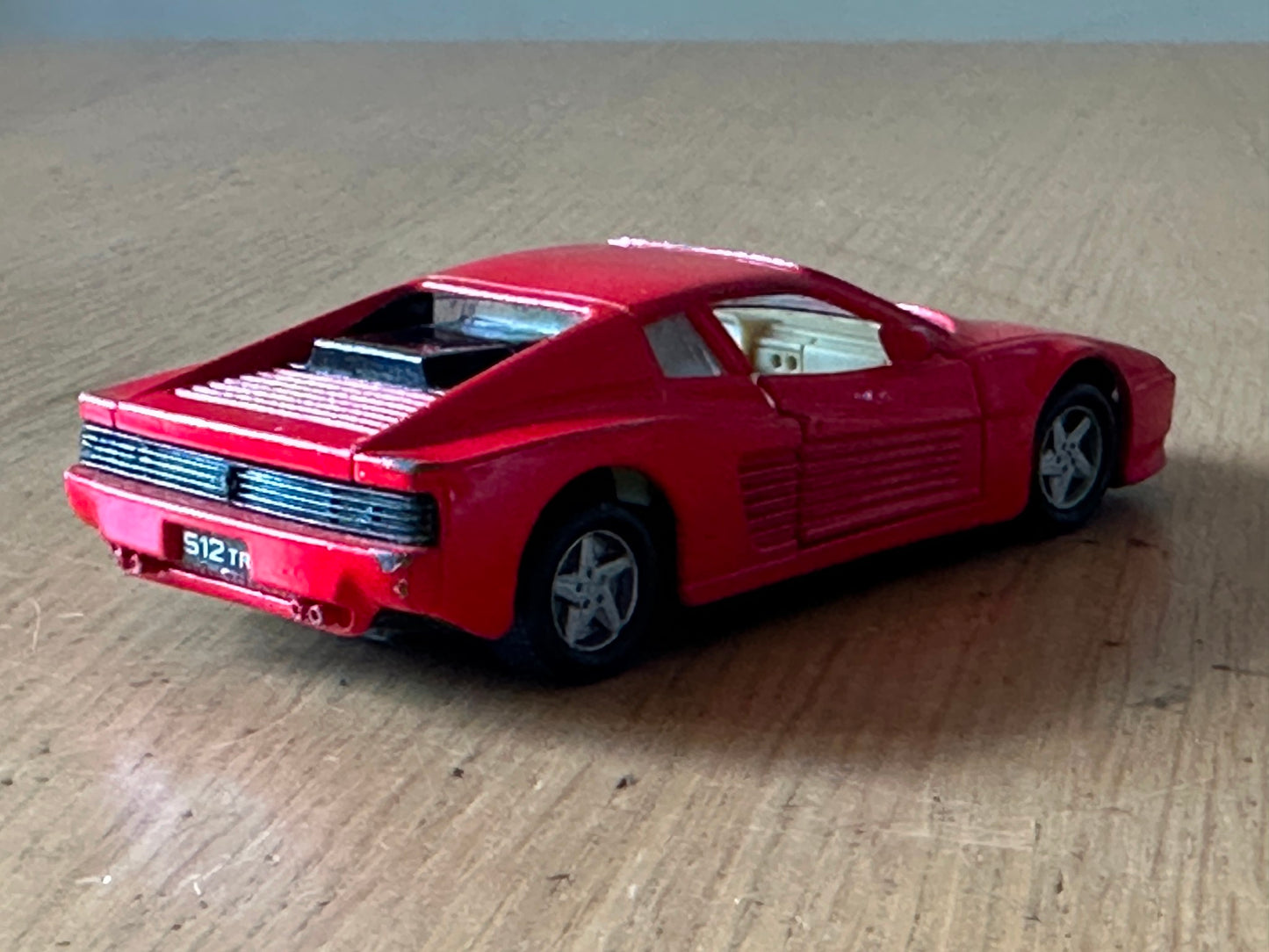 Maisto 1:39 Diecast Ferrari 512 TR- 1989