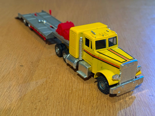 Zee Toys Diecast Freightliner Flatbed Semi Truck - 1982