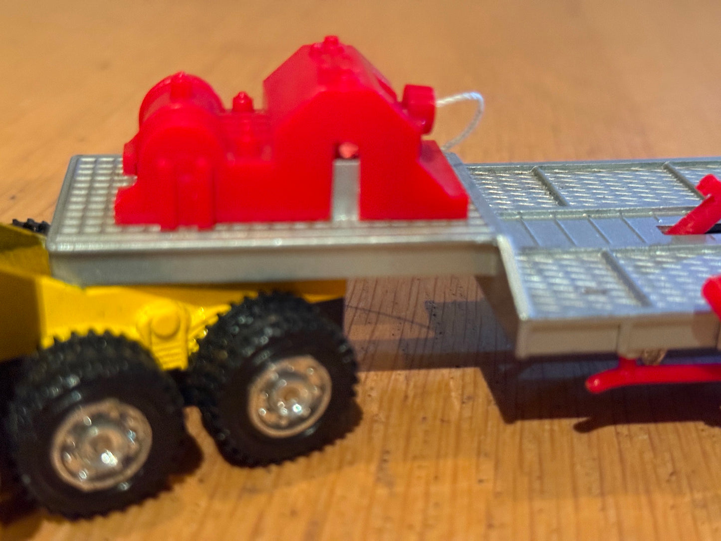 Zee Toys Diecast Freightliner Flatbed Semi Truck - 1982