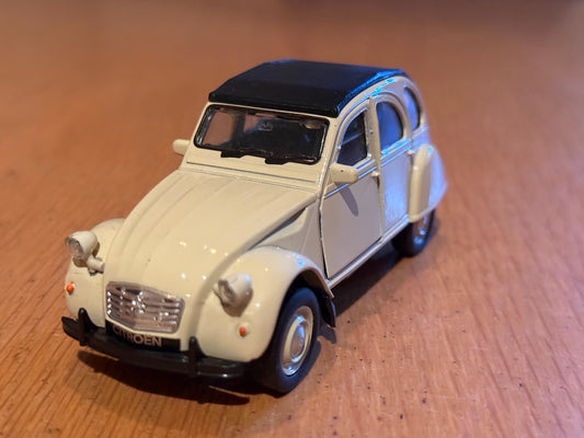 Kinsmart 1:38 pullback Citroen 2CV - Preowned in very good condition