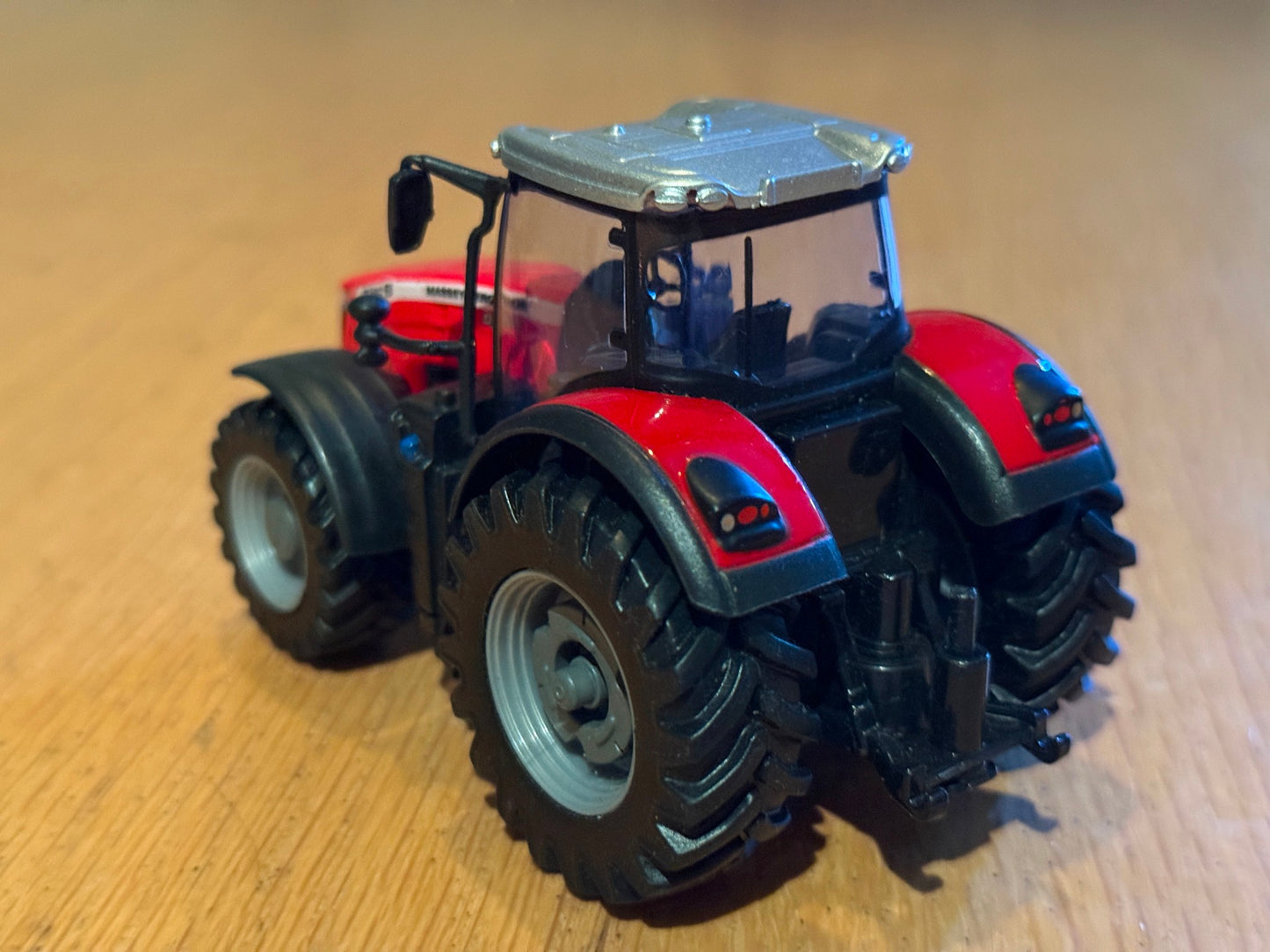 Bburago Diecast Massey Ferguson 8740S (10cm)