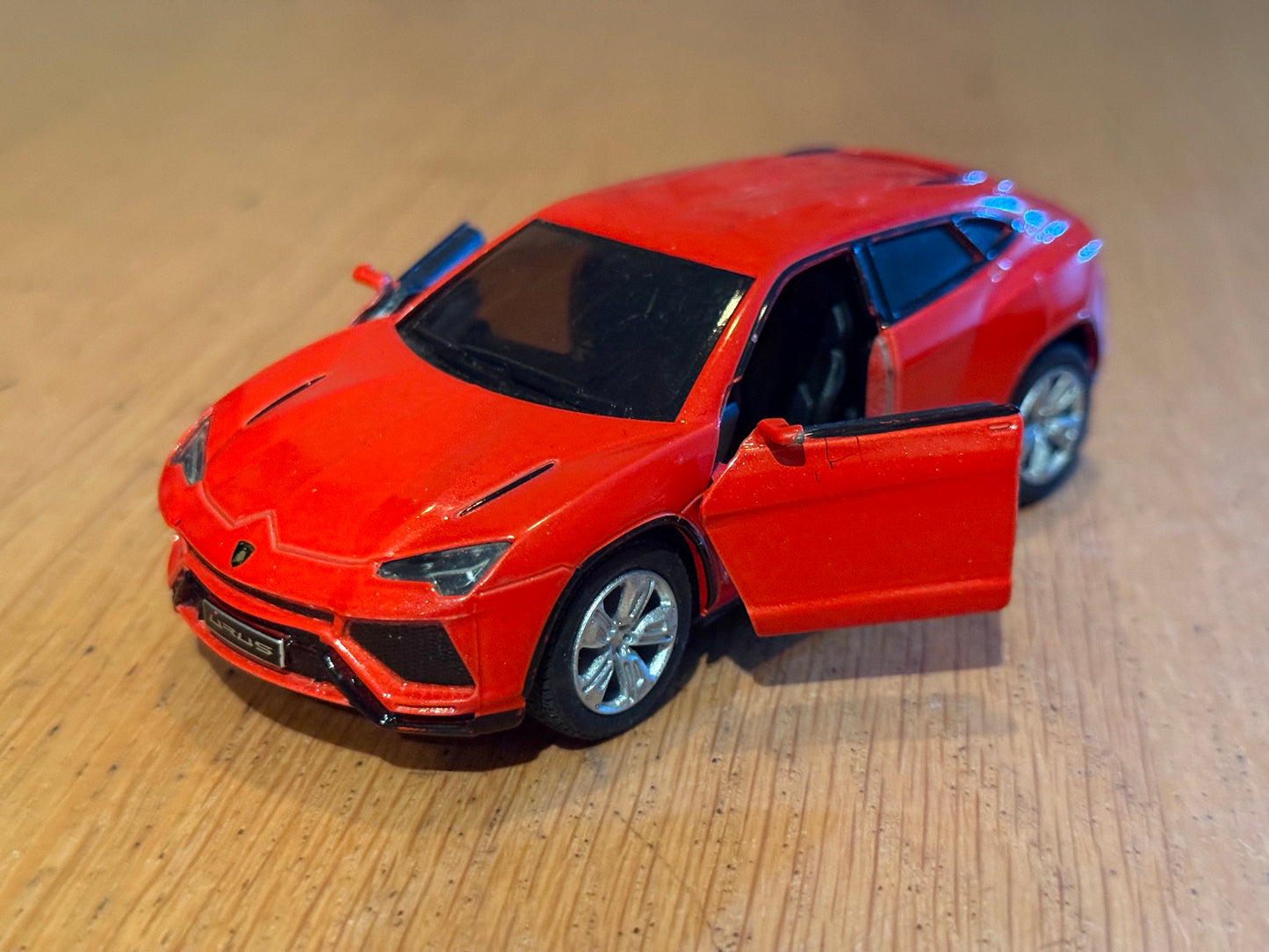 Kinsmart Diecast 1:38 Pull Back & Go Lamborghini Urus