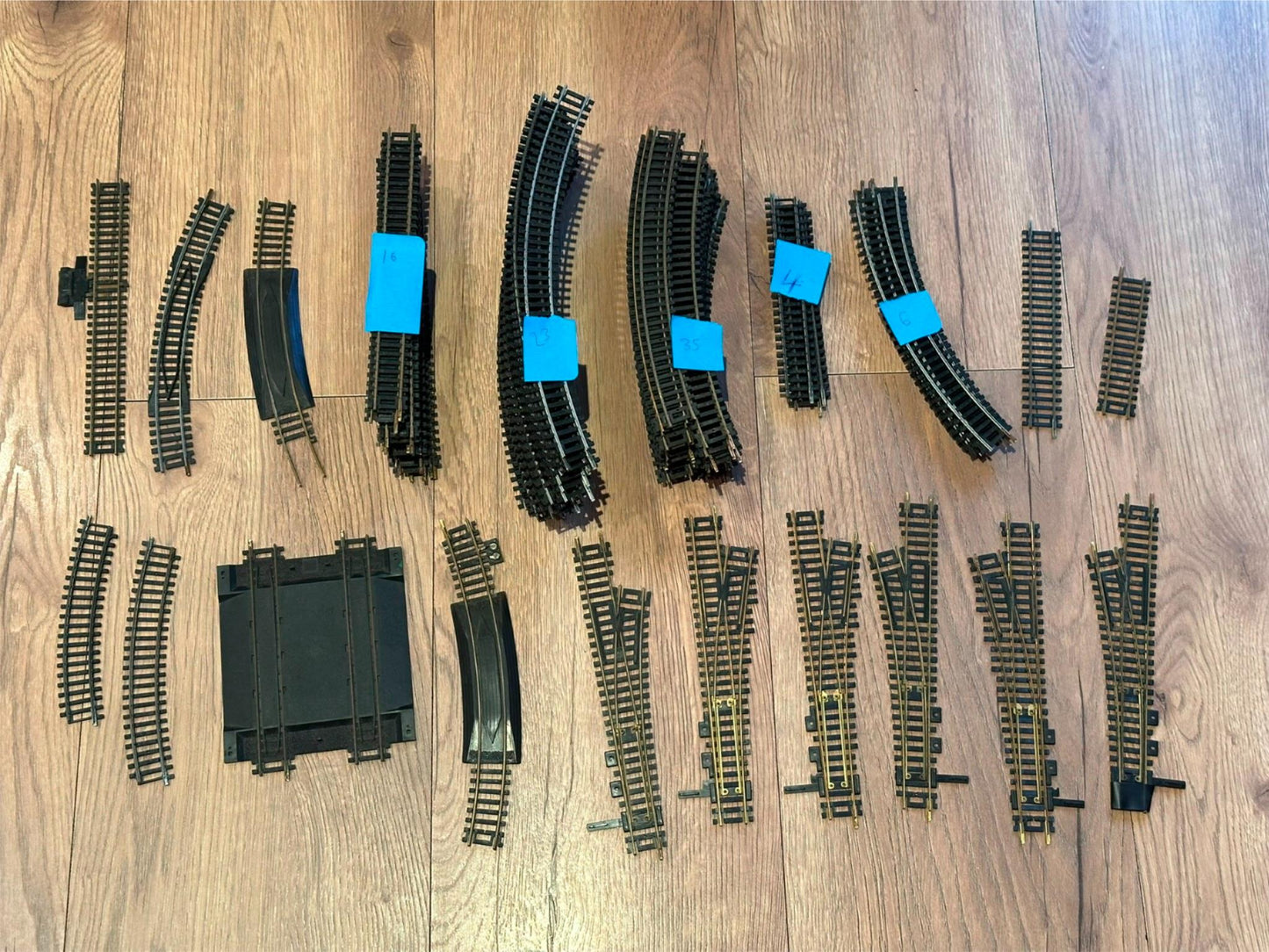 Large lot - 99 pieces of 00 gauge track and points - mixed brands.