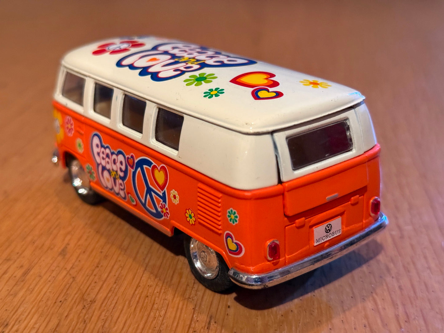 Kinsmart Diecast 1/32 Scale Pull Back & Go 1962 Volkswagen Bus. Pre owned