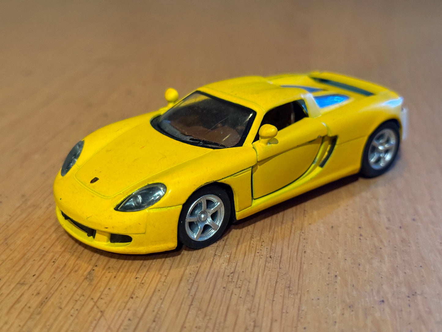 Kinsmart 1:36 Diecast Pull Back Car - 2007 Porsche Carrera GT