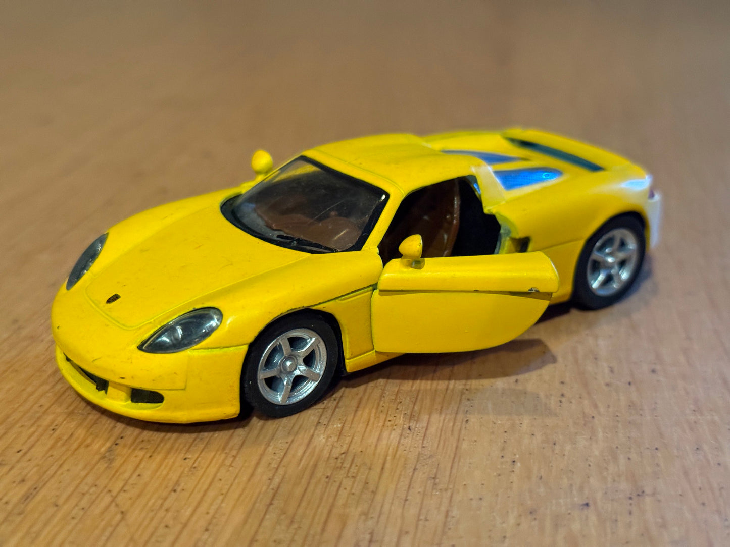 Kinsmart 1:36 Diecast Pull Back Car - 2007 Porsche Carrera GT