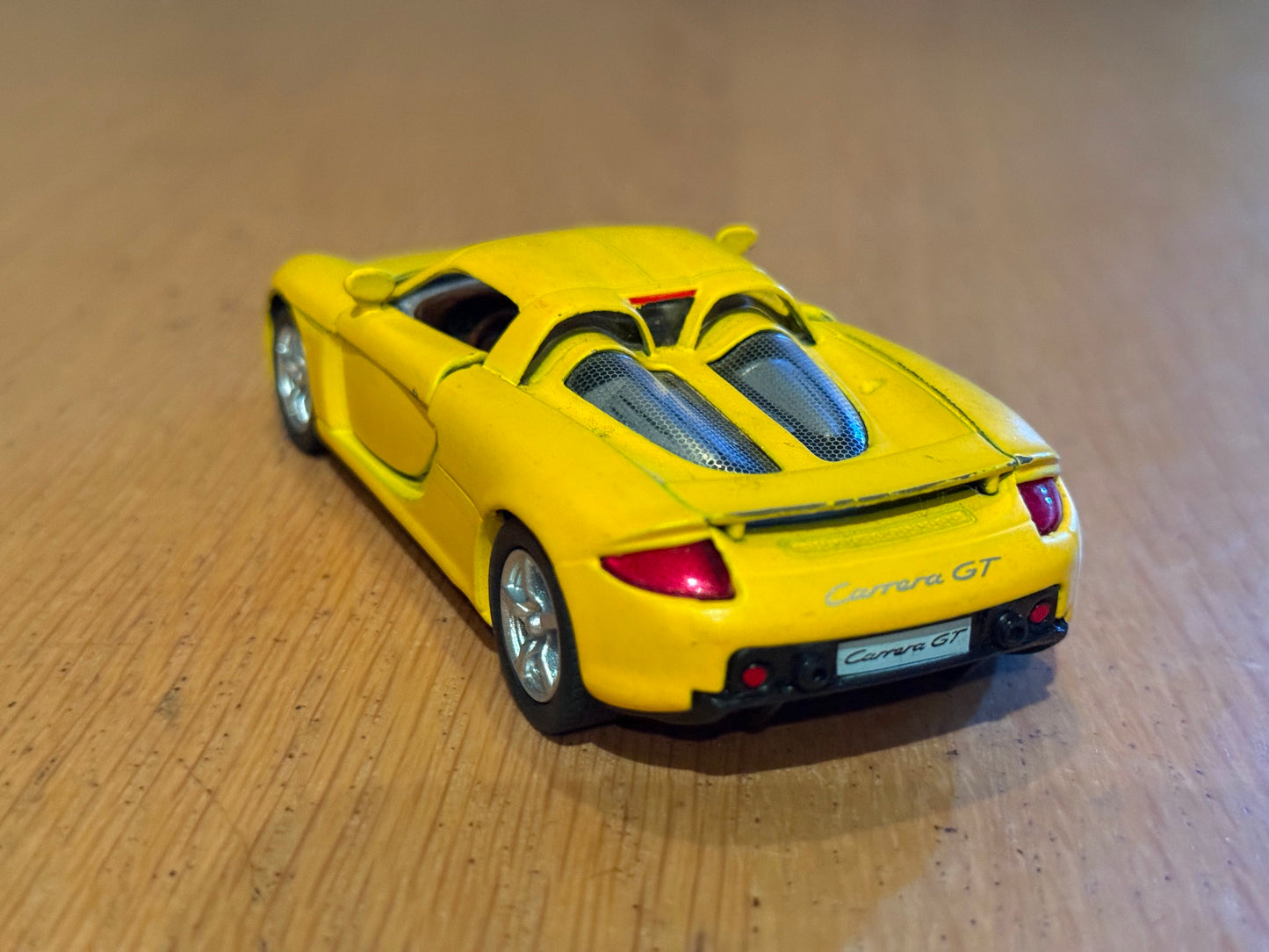Kinsmart 1:36 Diecast Pull Back Car - 2007 Porsche Carrera GT