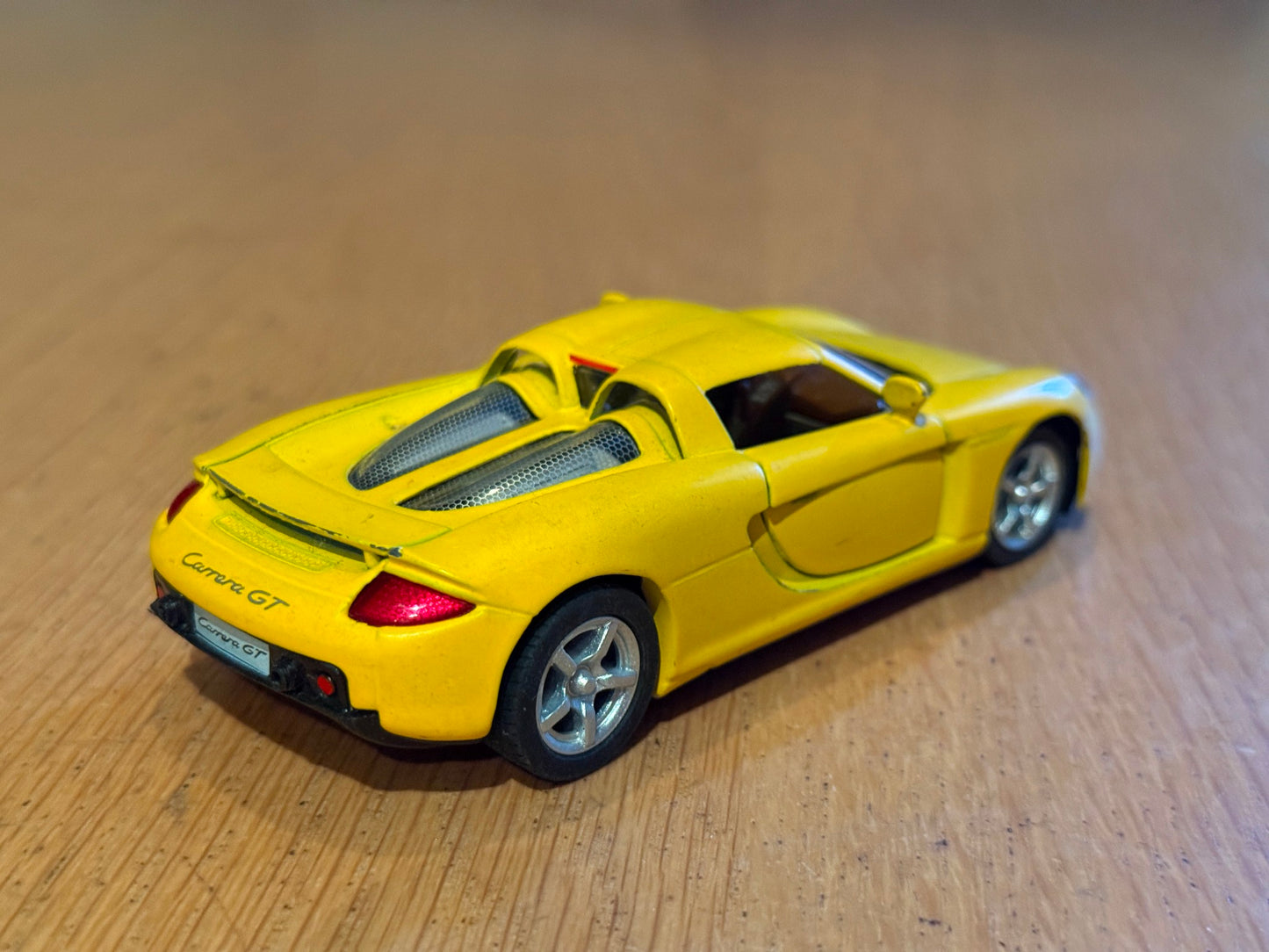 Kinsmart 1:36 Diecast Pull Back Car - 2007 Porsche Carrera GT