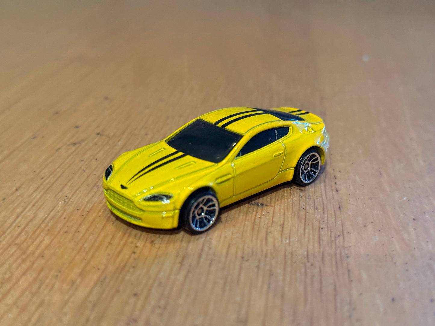 Hot Wheels Diecast Model - Aston Martin V8 Vantage