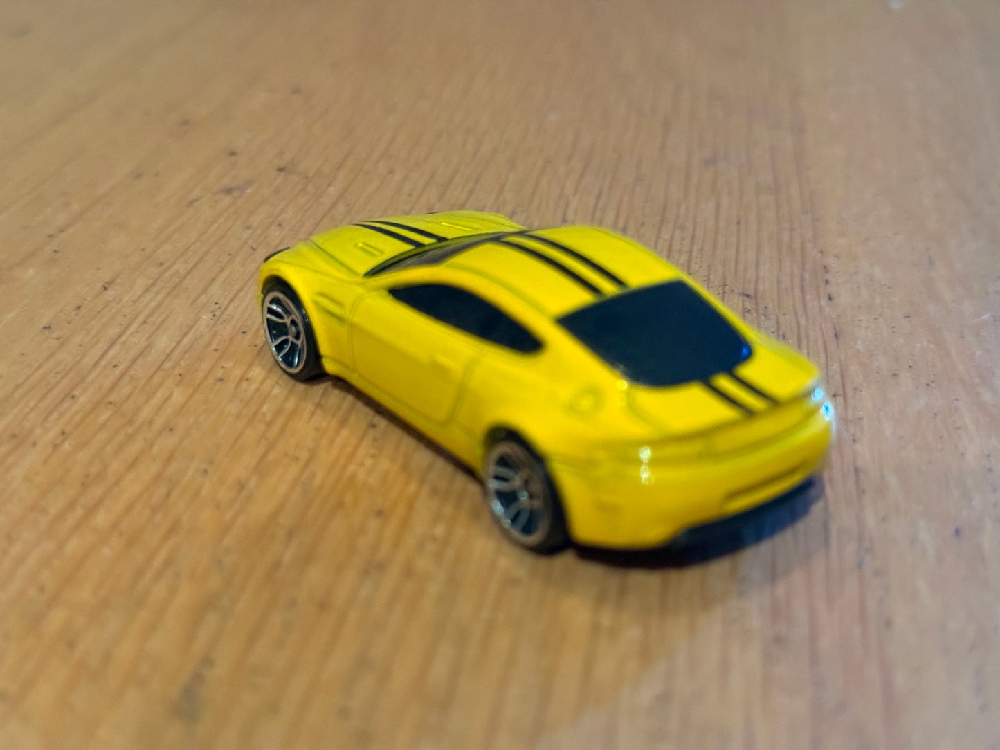 Hot Wheels Diecast Model - Aston Martin V8 Vantage