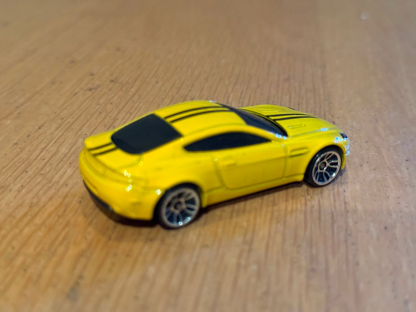 Hot Wheels Diecast Model - Aston Martin V8 Vantage