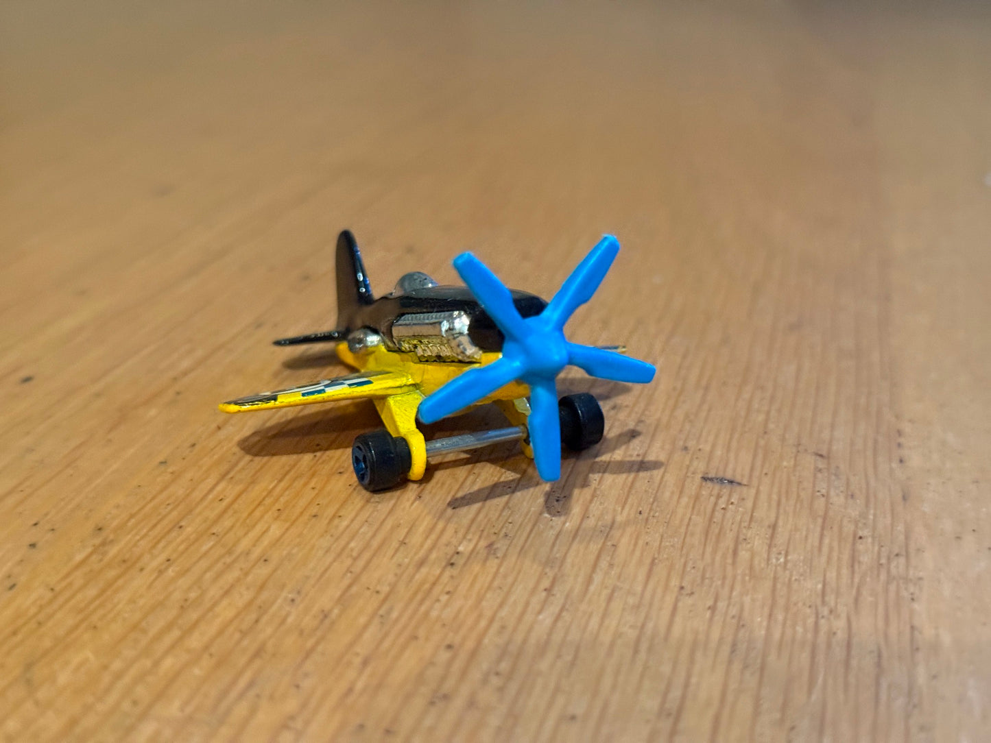 Hot Wheels Diecast Model - Mad Propz Aeroplane