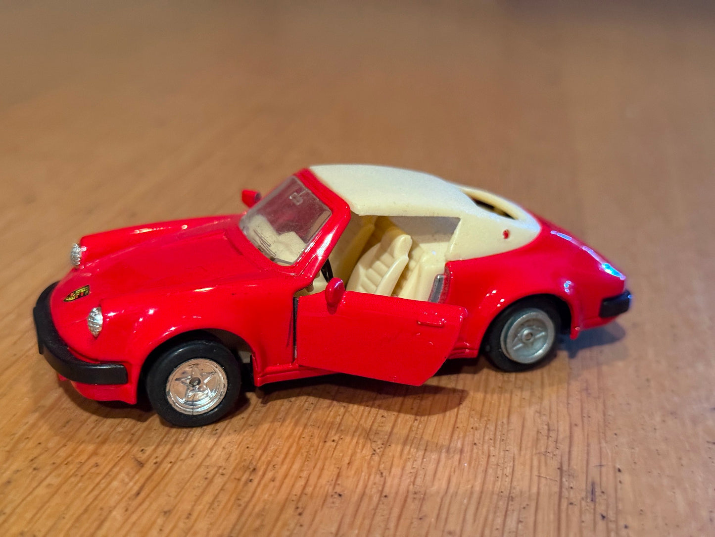 MC Toys Diecast Pull Back - 1;36 Ferrari 288 GTO