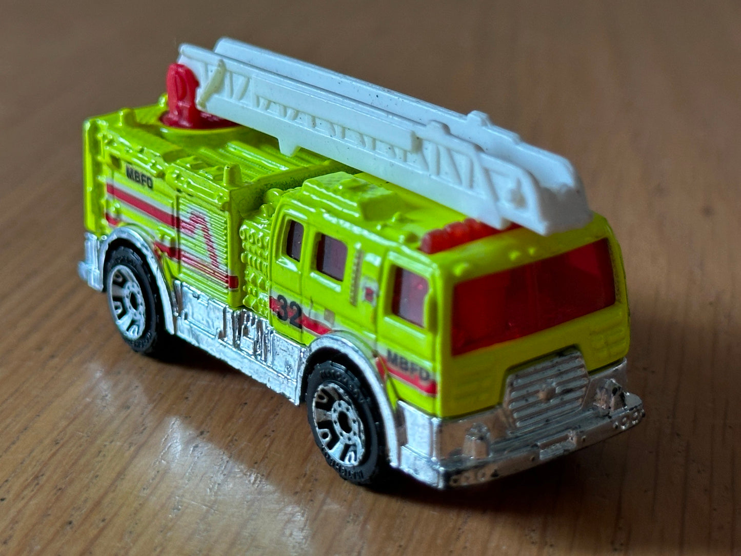 Matchbox Diecast Model - MB660 Ladder Fire Truck