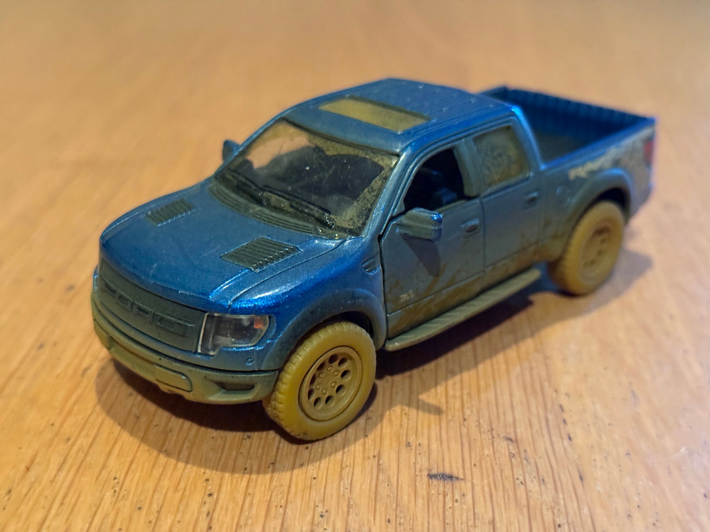 Kinsmart Diecast Ford F-150 SVT Raptor SuperCrew (13cm)