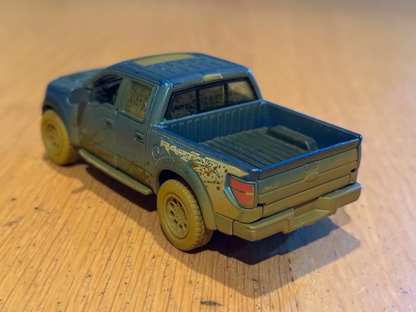 Kinsmart Diecast Ford F-150 SVT Raptor SuperCrew (13cm)
