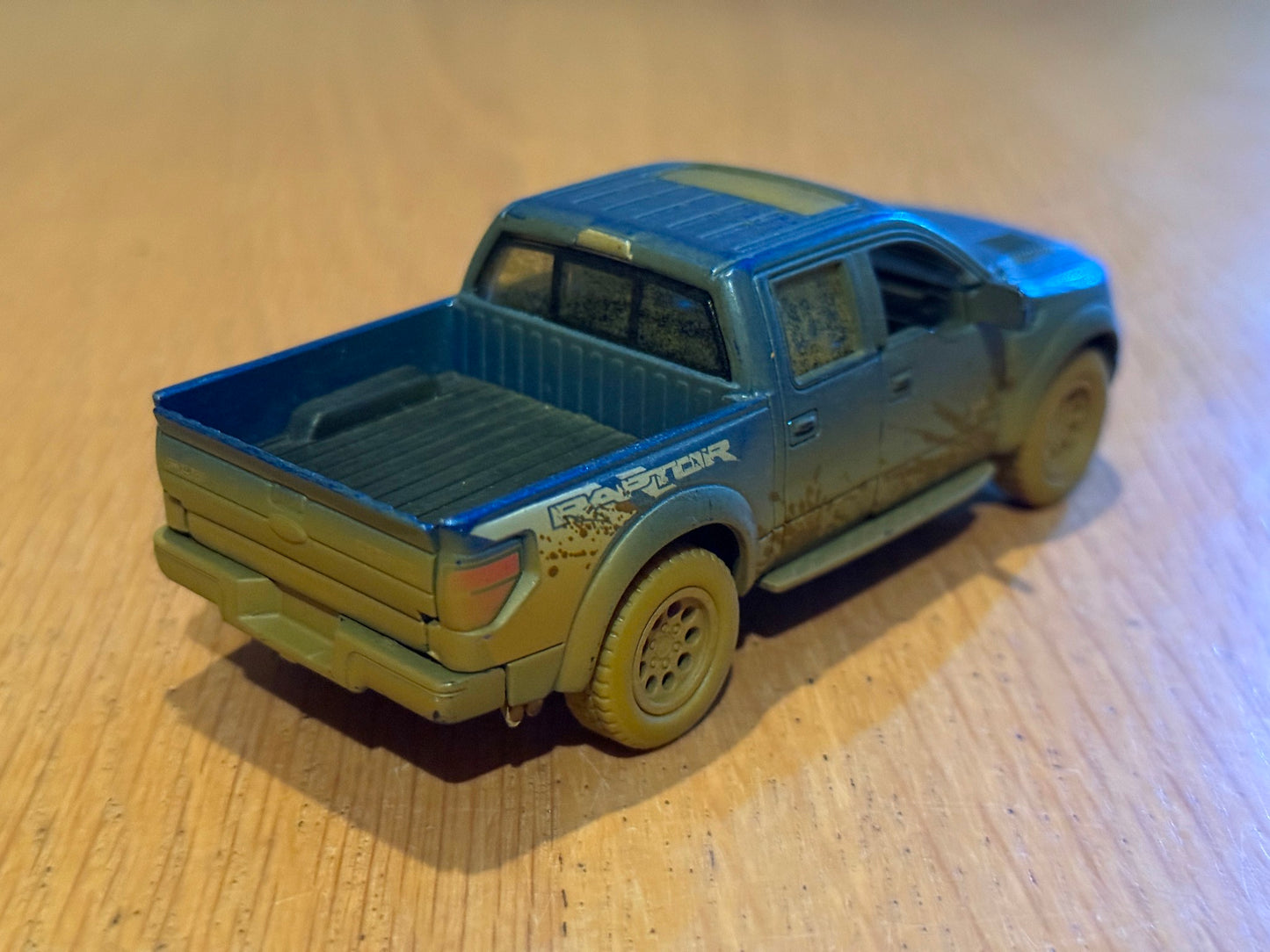 Kinsmart Diecast Ford F-150 SVT Raptor SuperCrew (13cm)