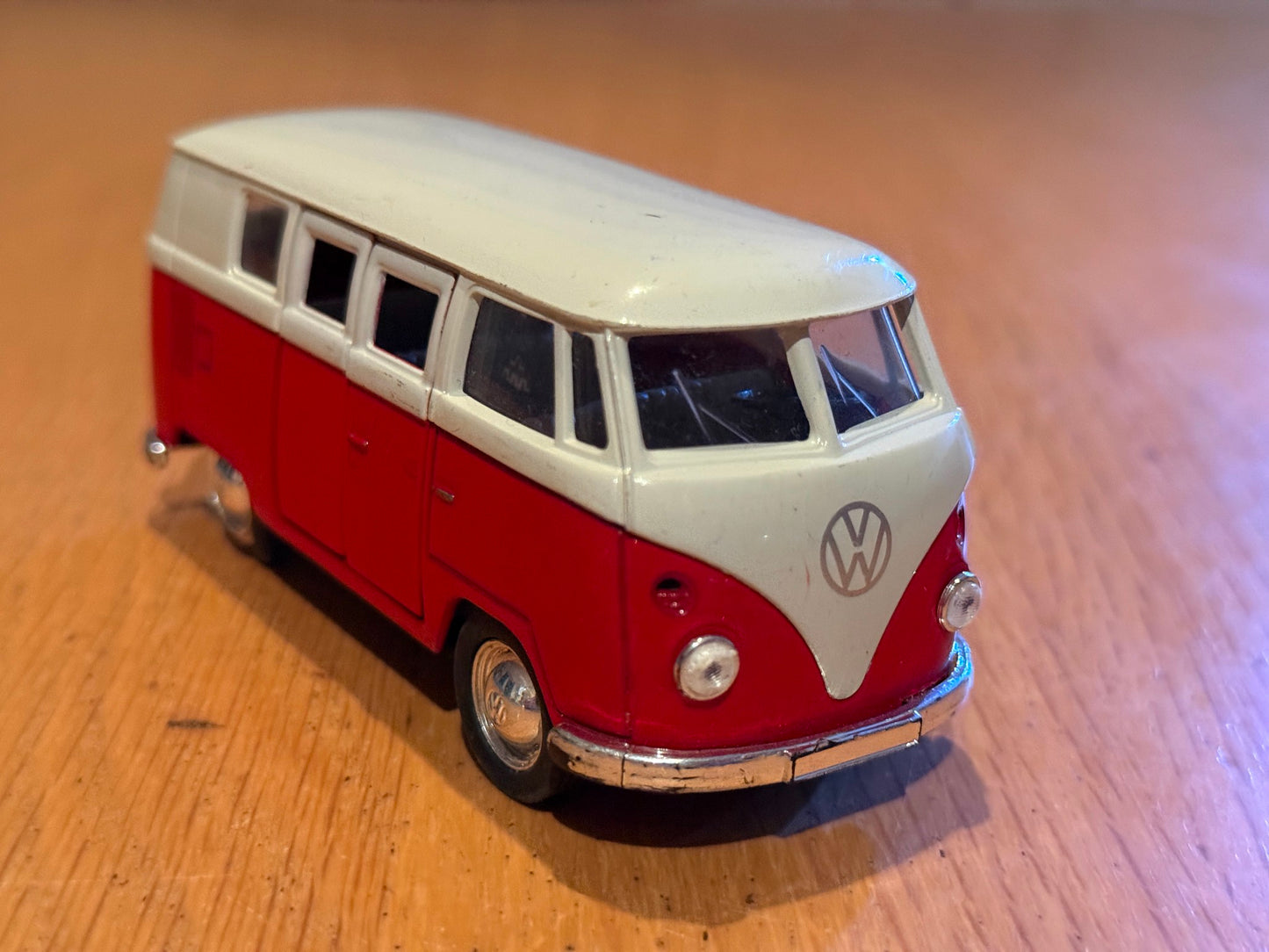 Welly Nex 1:38 Diecast Volkswagen T1 Bus - Pull Back & Go Action - Preowned
