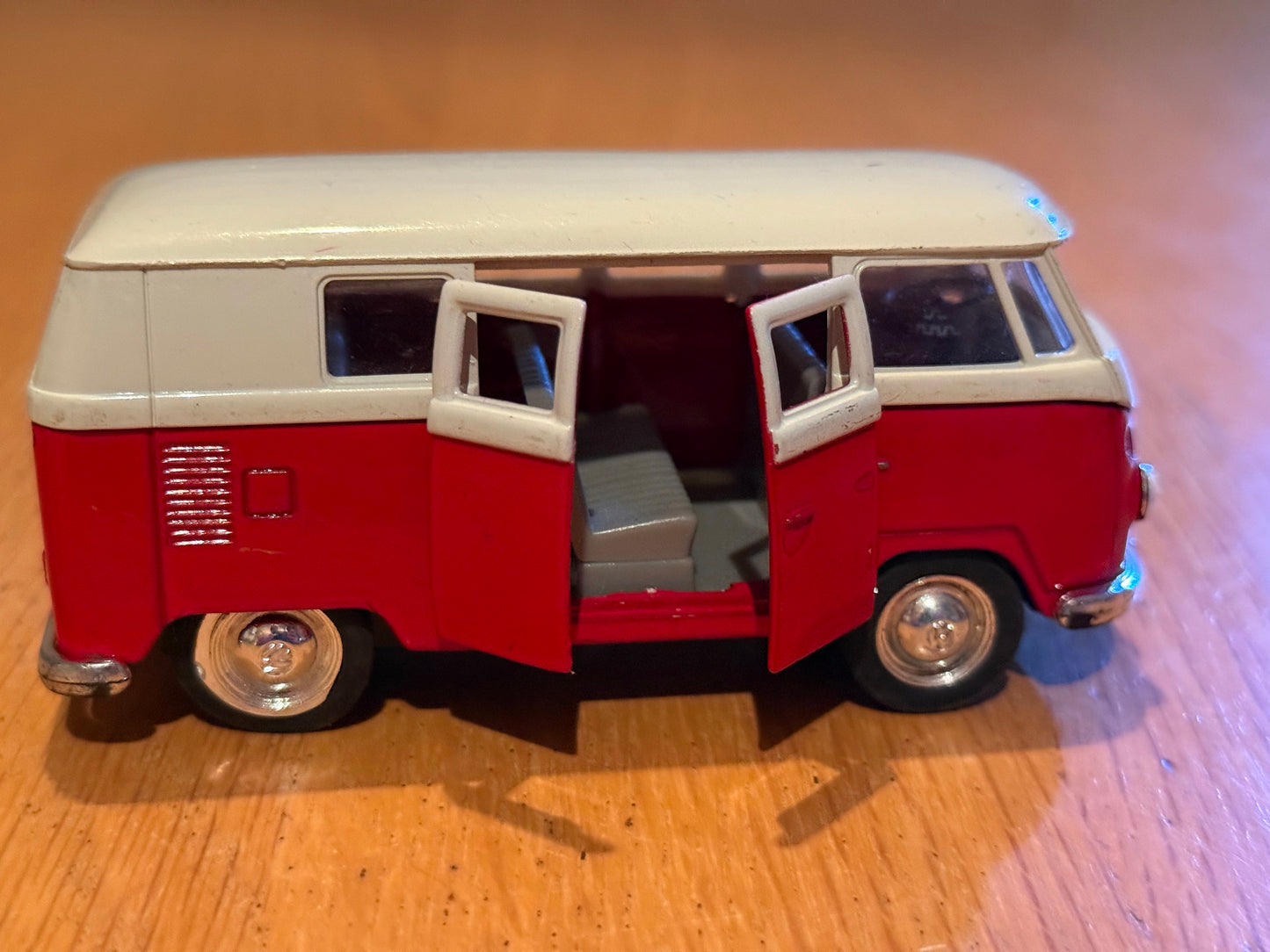 Welly Nex 1:38 Diecast Volkswagen T1 Bus - Pull Back & Go Action - Preowned