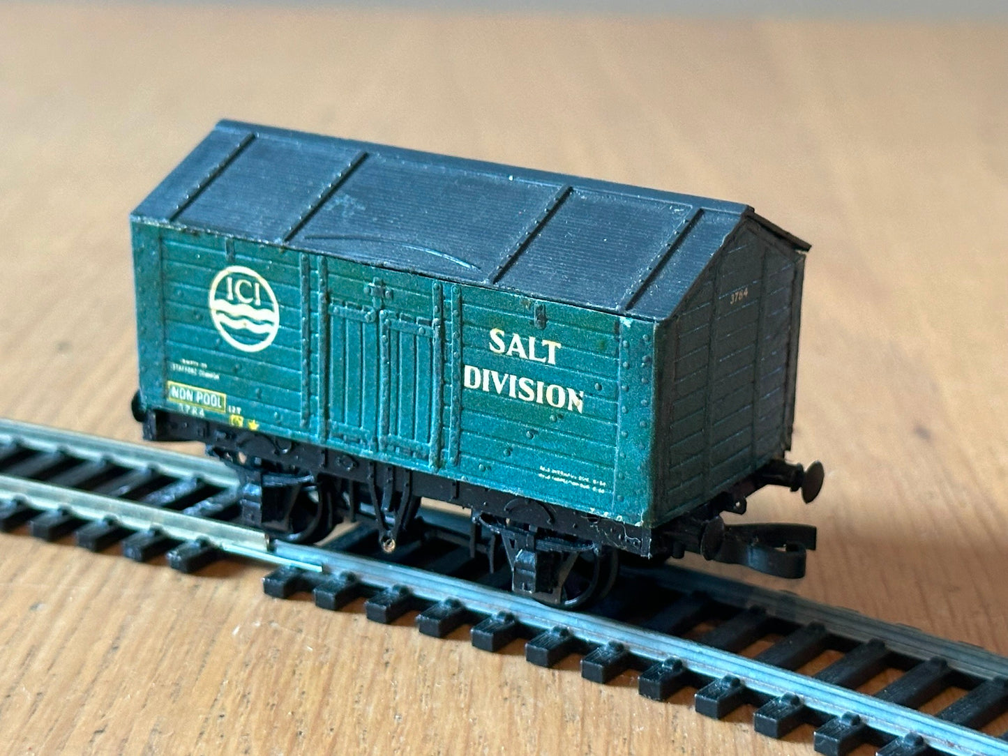 Peco Products R-58ICI OO Guage Salt Wagon 'ICI'. Pre owned.