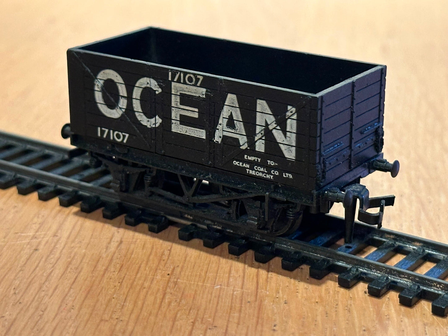 Trix OO Gauge 7 plank open wagon. Pre-owned.