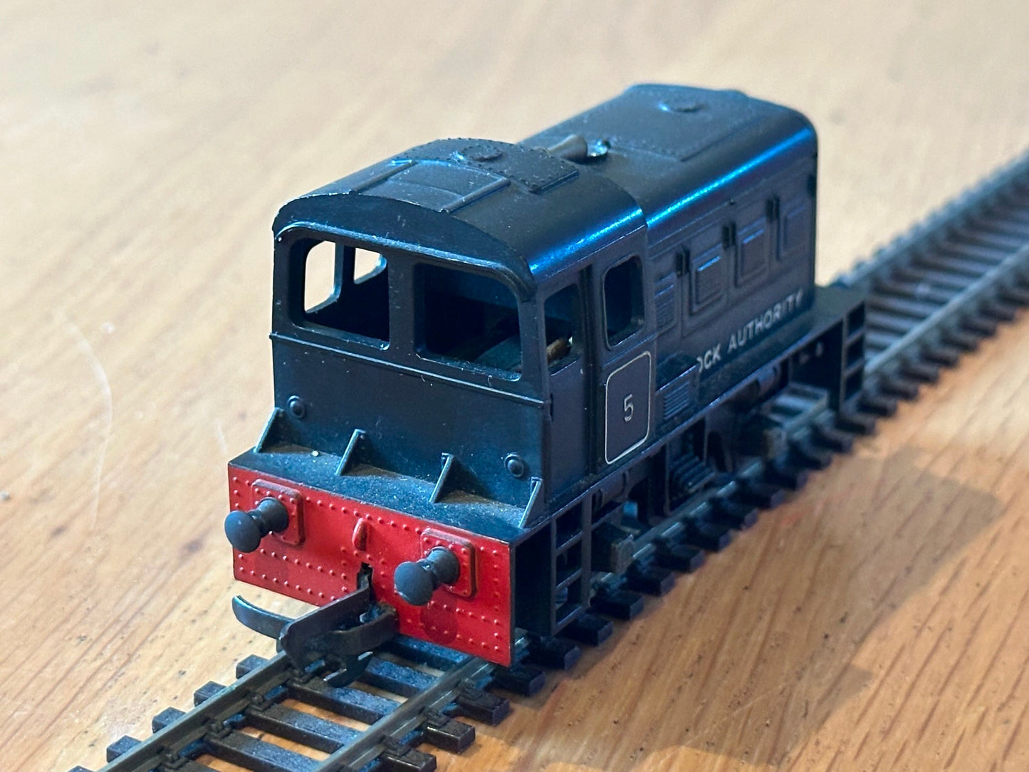 Hornby OO Gauge R253 Dock Authority Diesel Shunter. Rare Model.