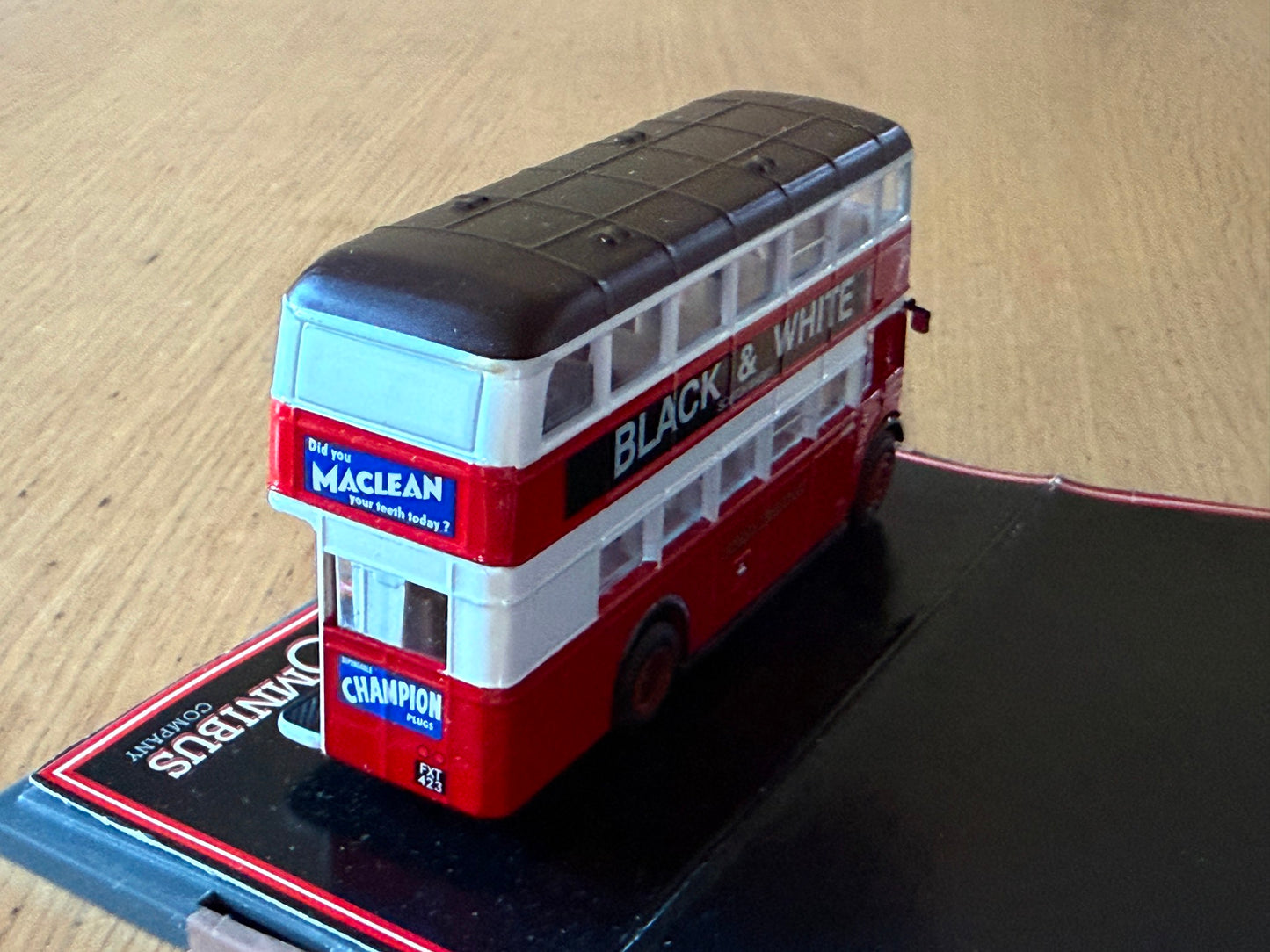 Corgi Original Omnibus 1:76 OM43921 - Bristol K Utility Bus London Transport