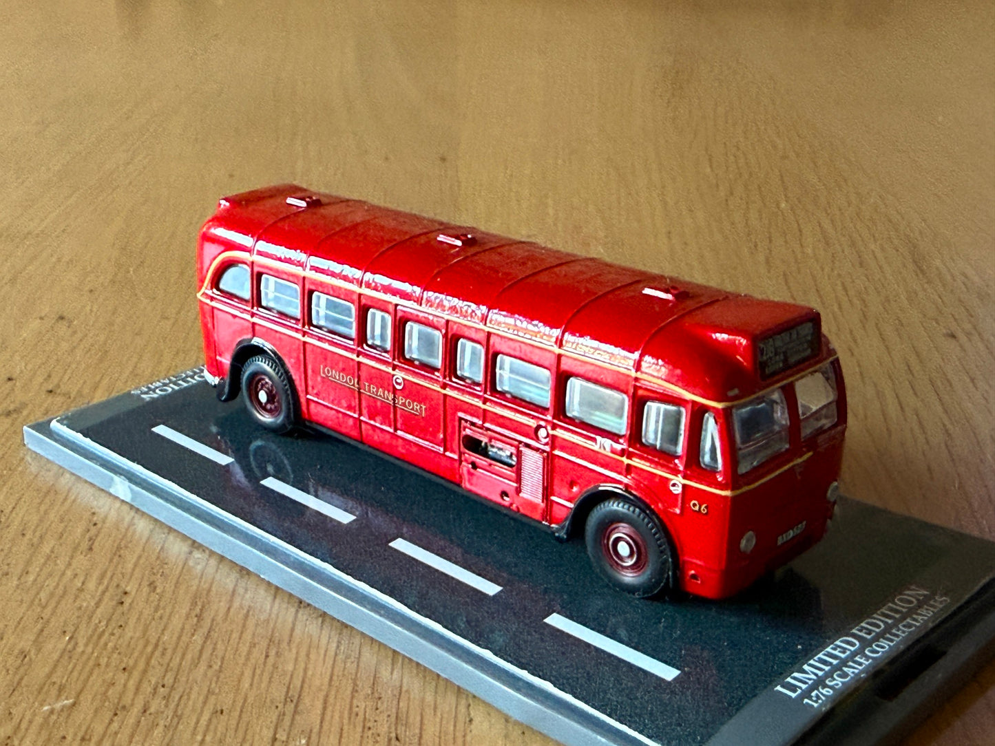 Corgi Original Omnibus 1:76 OM41003 - AEC 404 Single Deck Bus - London Transport