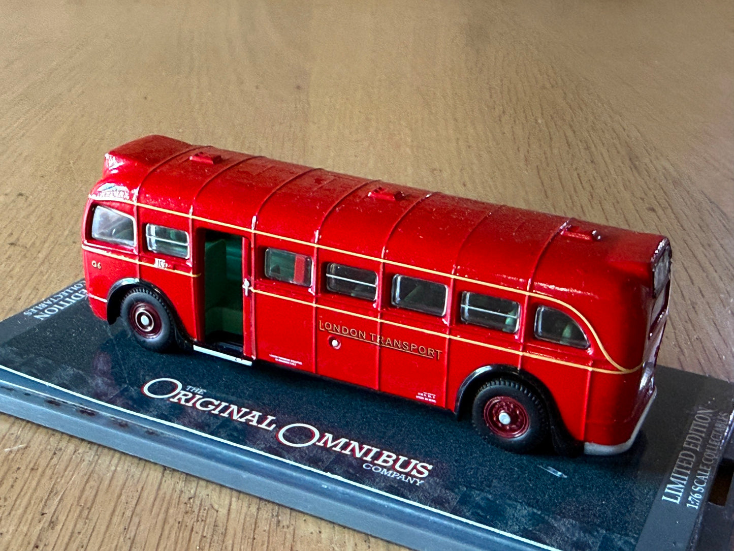 Corgi Original Omnibus 1:76 OM41003 - AEC 404 Single Deck Bus - London Transport