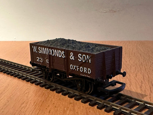 Dapol B547 OO Gauge 5 Plank Wagon "W. Simmonds & Son, Oxford"