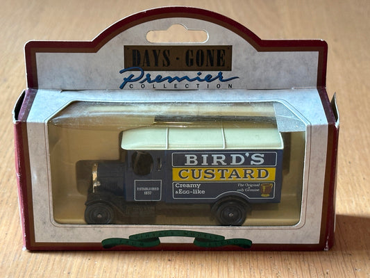 Days Gone DG43007 - Morris Van - Birds Custard