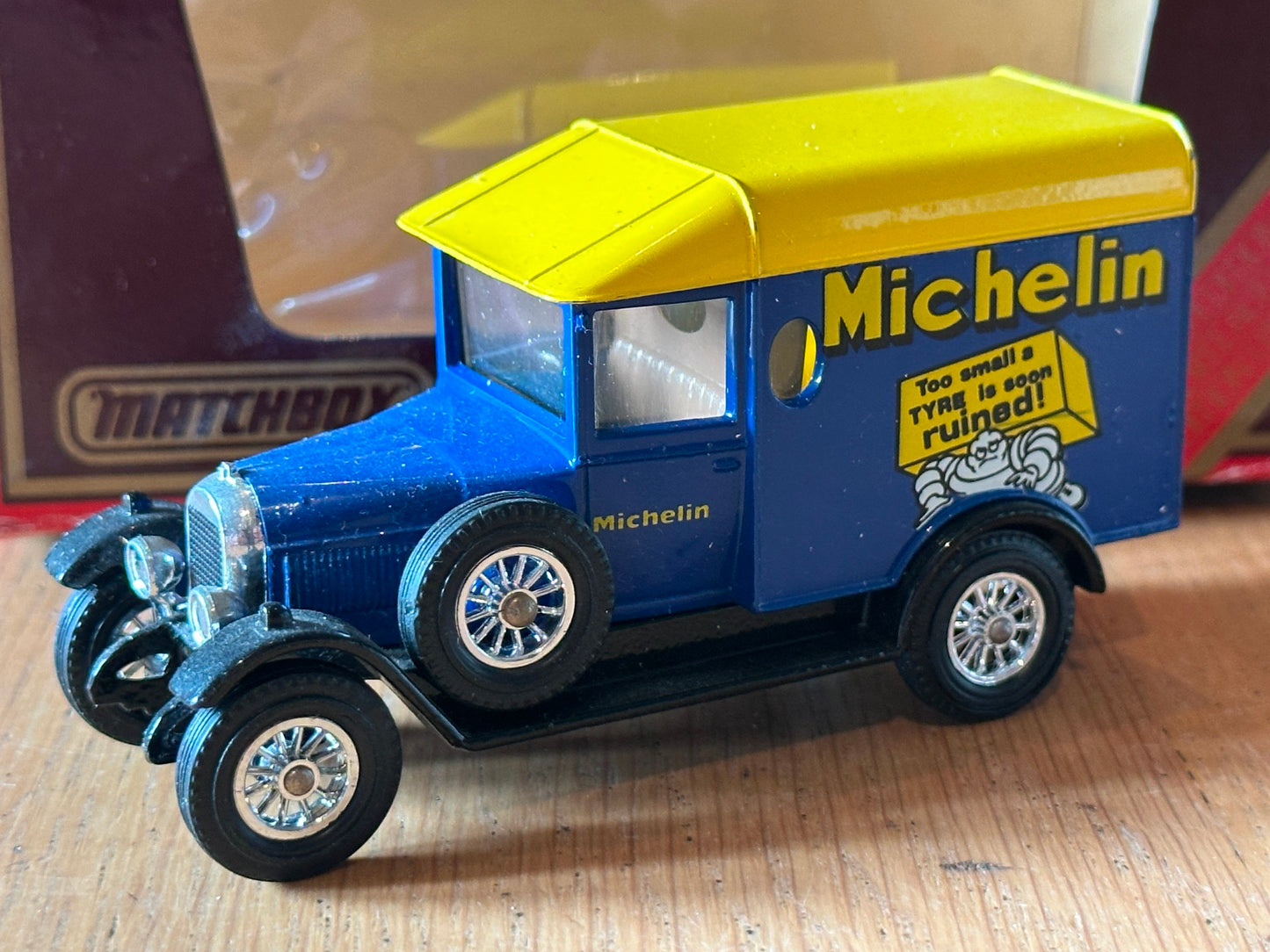 Matchbox Models of Yesteryear - Y19 Morris Van - Michelin
