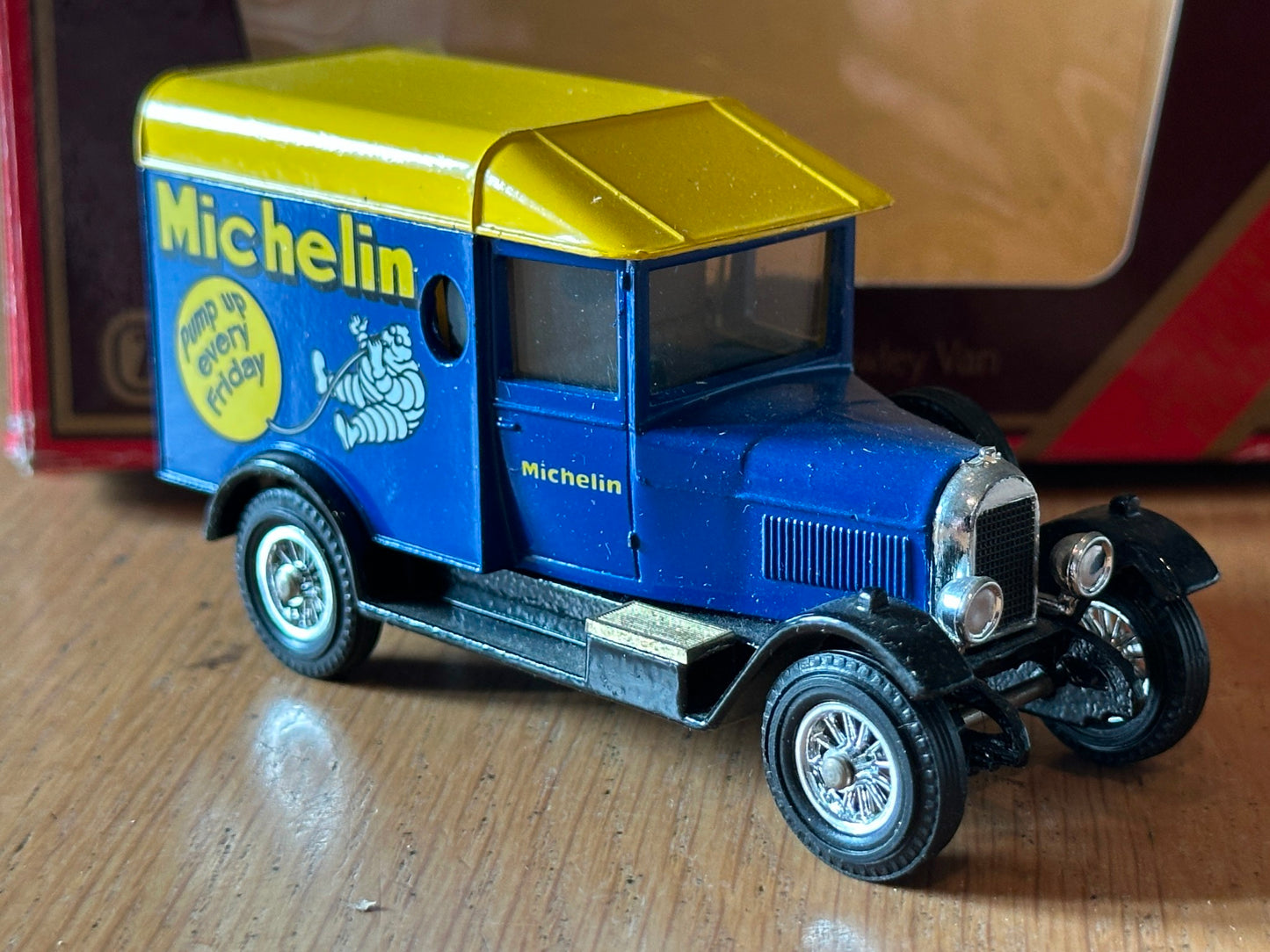 Matchbox Models of Yesteryear - Y19 Morris Van - Michelin