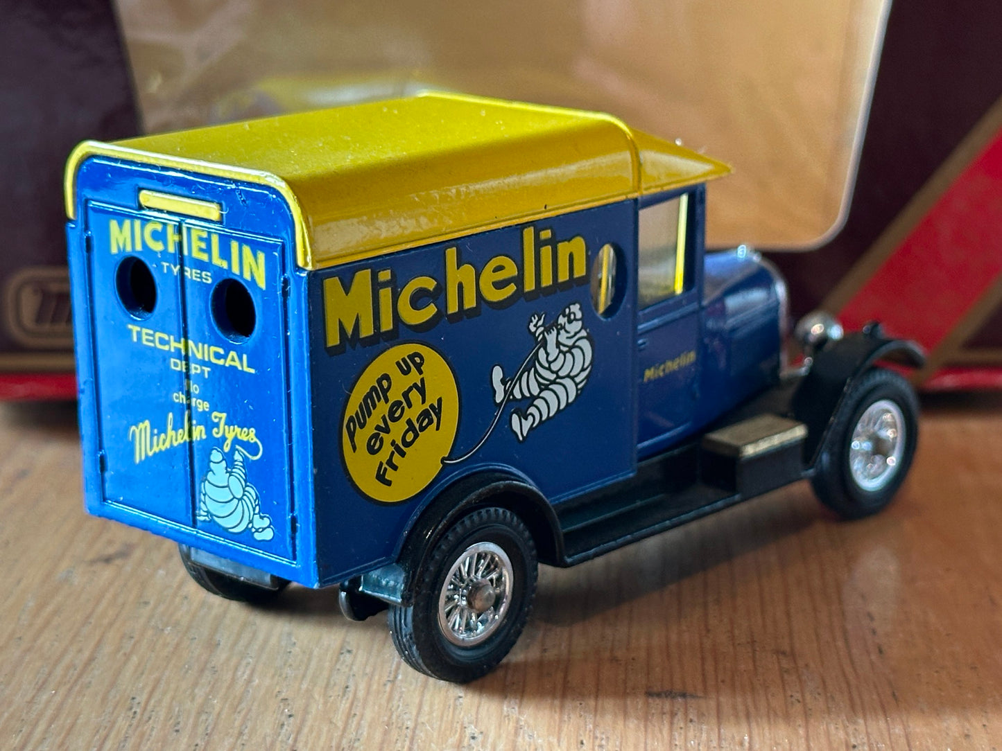Matchbox Models of Yesteryear - Y19 Morris Van - Michelin