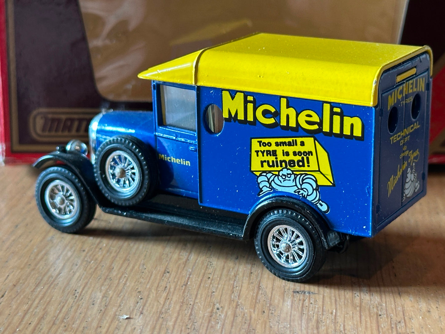 Matchbox Models of Yesteryear - Y19 Morris Van - Michelin
