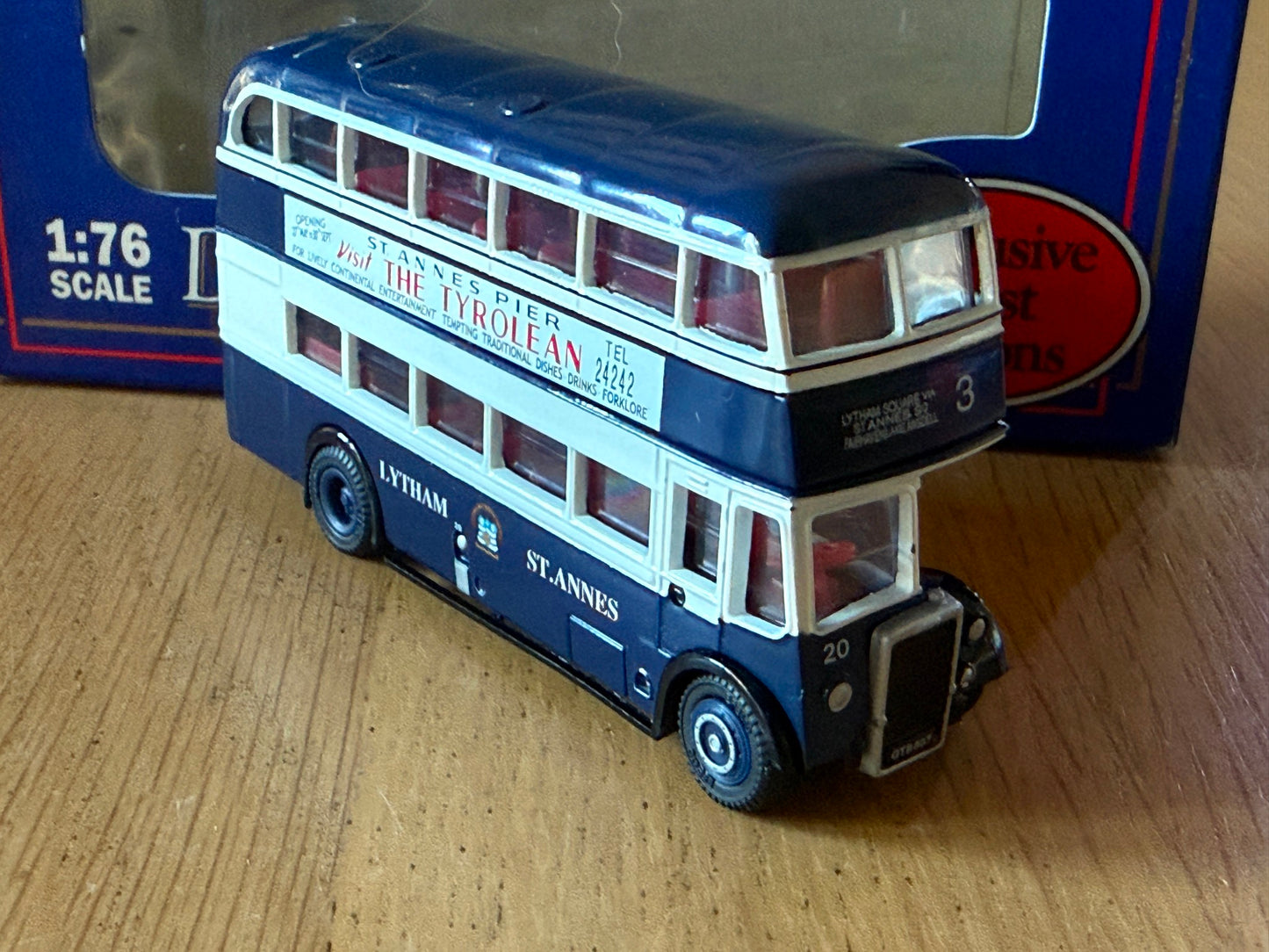 EFE OO Gauge 1:76 41101 - Leyland Titan PD2 MCW Orion - City of Manchester