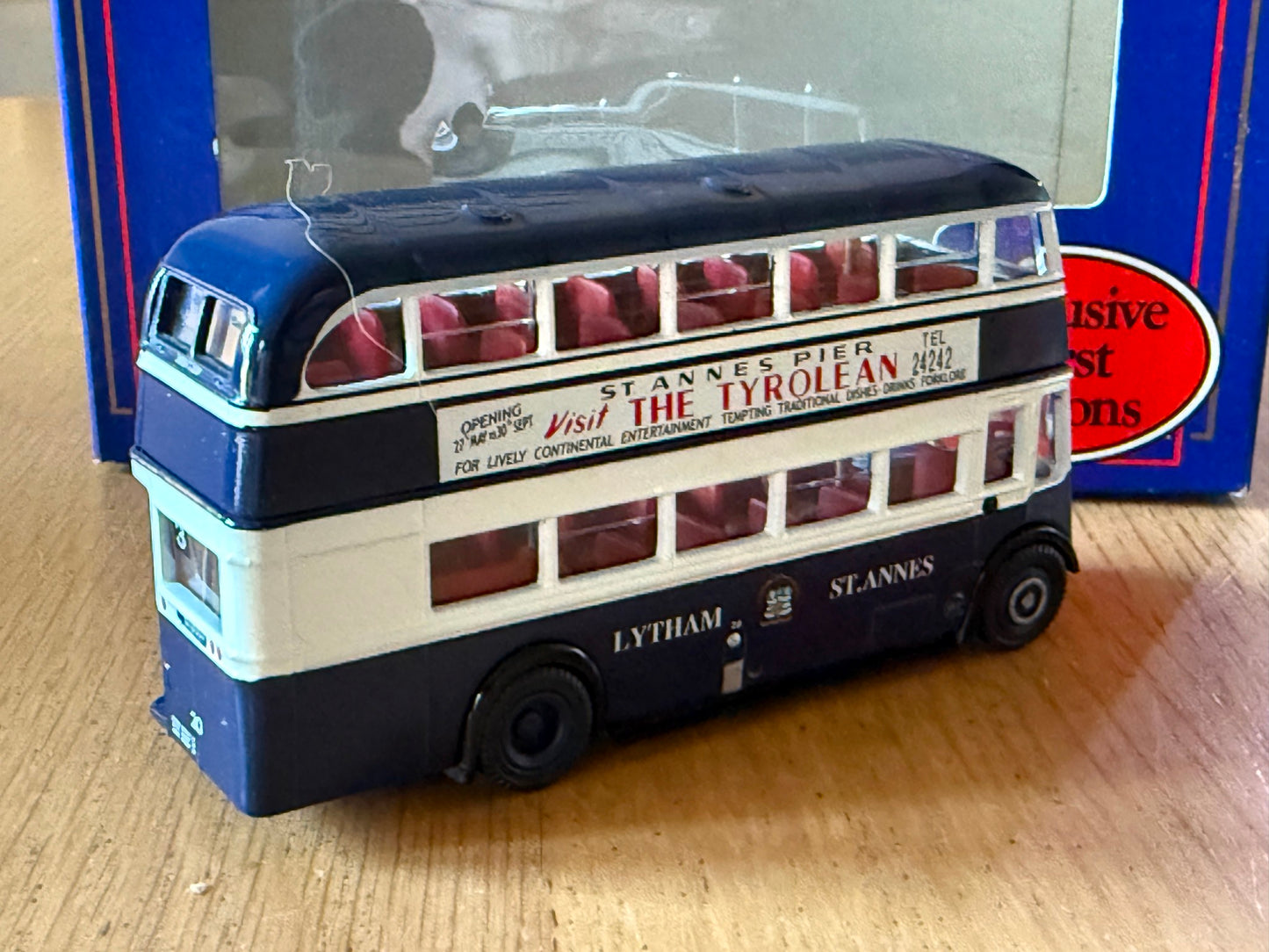EFE OO Gauge 1:76 41101 - Leyland Titan PD2 MCW Orion - City of Manchester