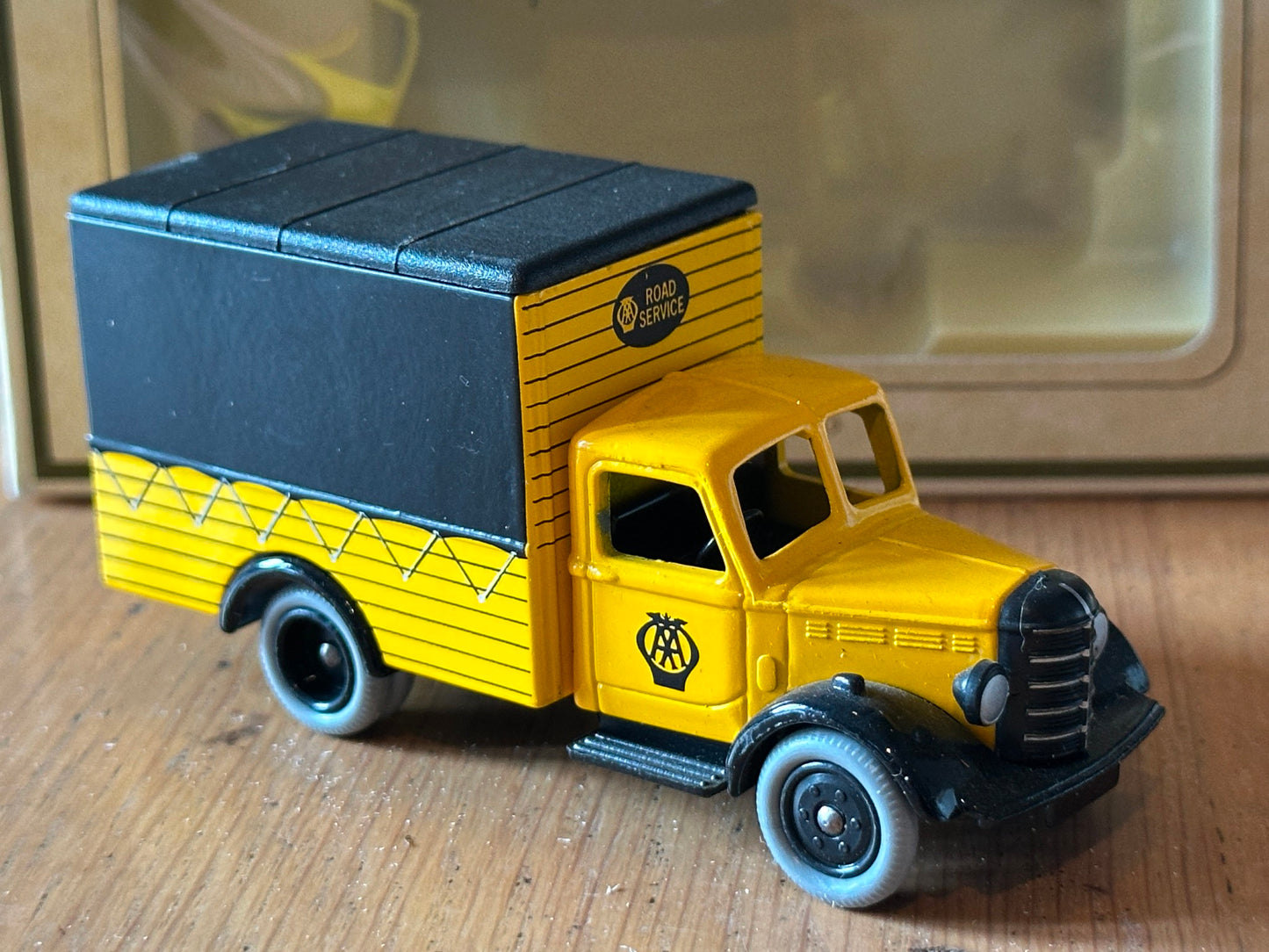 Days Gone LP59014 - Bedford 30cwt Truck - AA Road Service