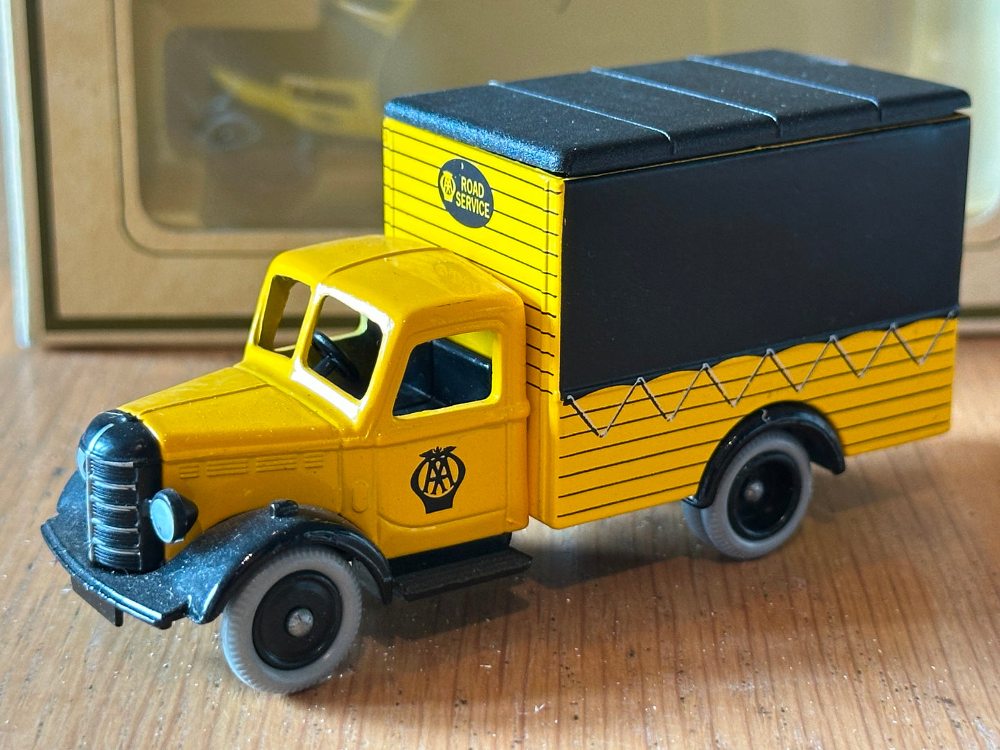 Days Gone LP59014 - Bedford 30cwt Truck - AA Road Service