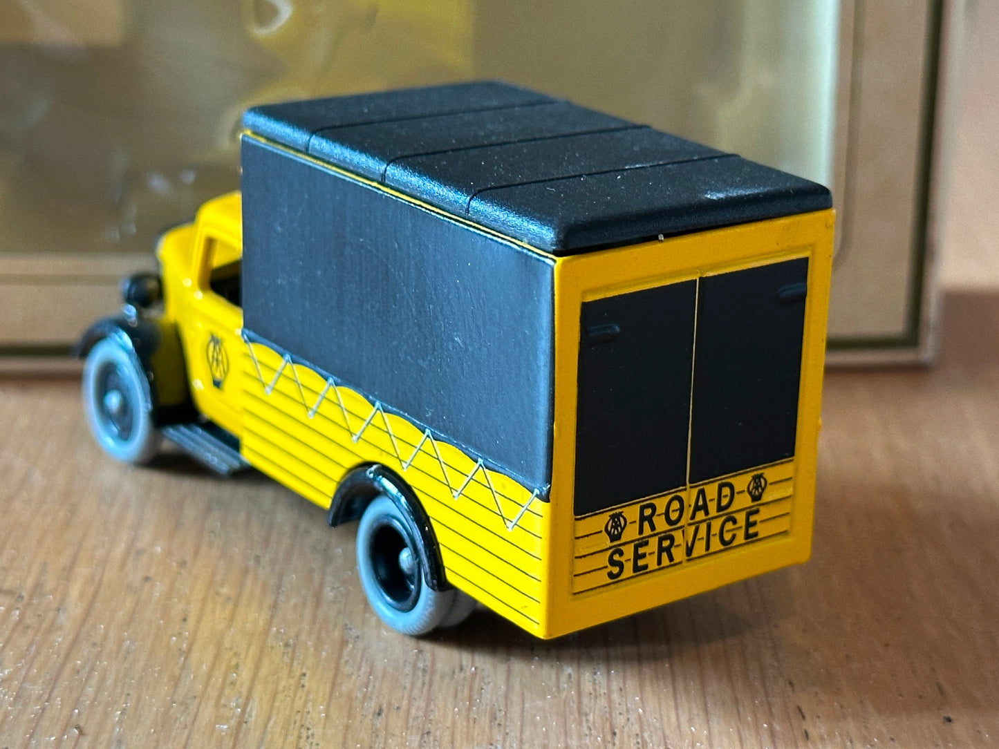 Days Gone LP59014 - Bedford 30cwt Truck - AA Road Service