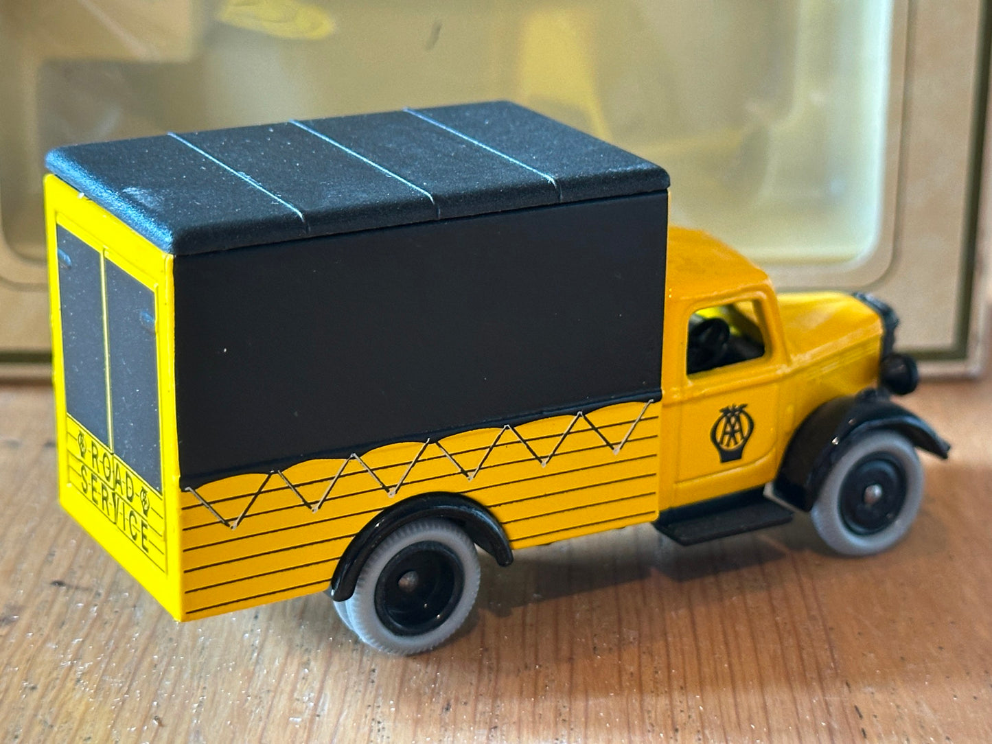 Days Gone LP59014 - Bedford 30cwt Truck - AA Road Service