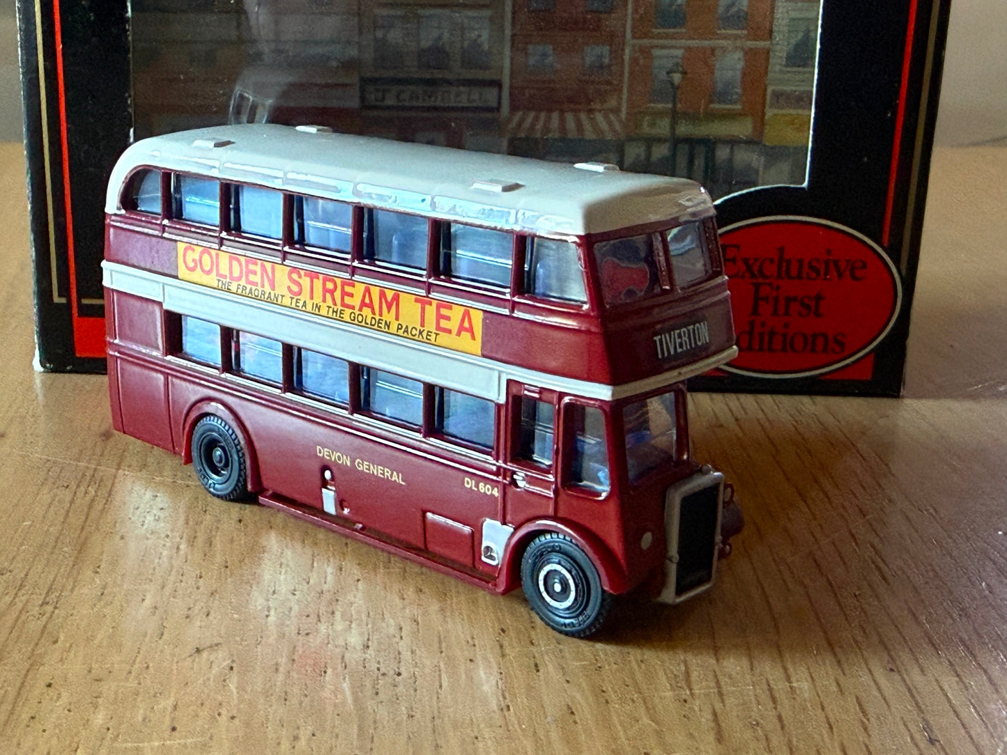 EFE OO Gauge 1:76 16004 - Leyland PD2 Lowbridge Bus - Devon General