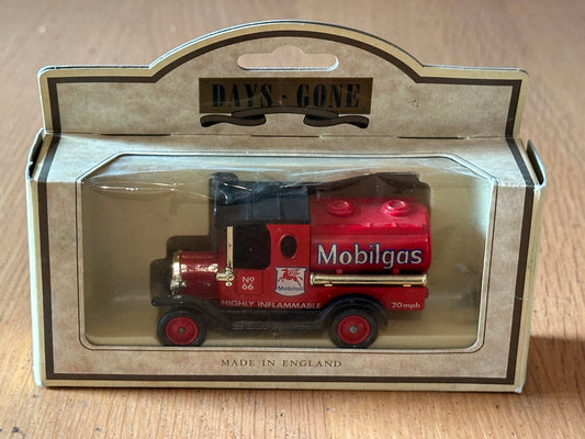 Days Gone DG08019 - Model T Ford Tanker - Mobilgas, Mobiloil No. 66